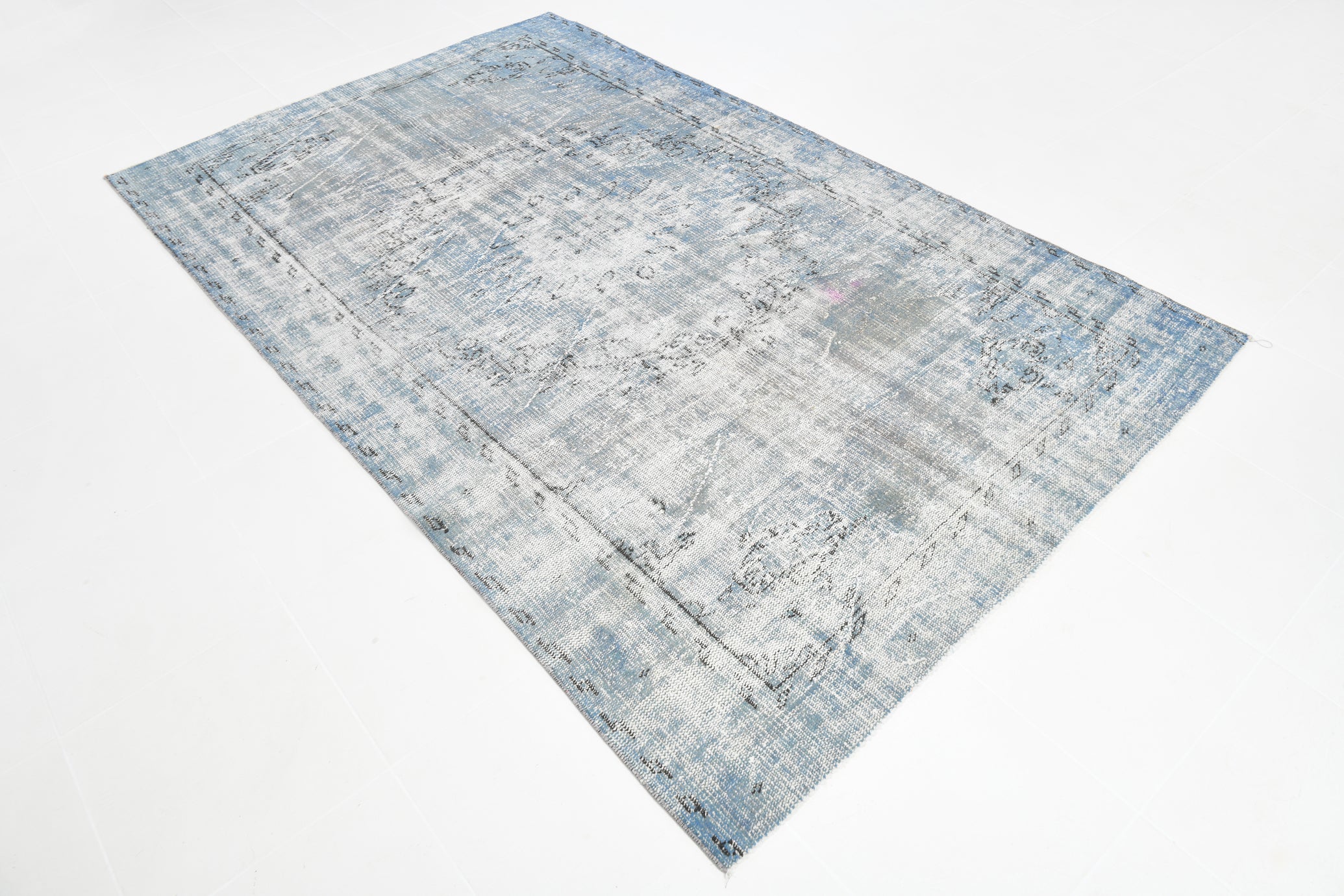 Turkish Vintage Rug  5'7" x 8'10" ft