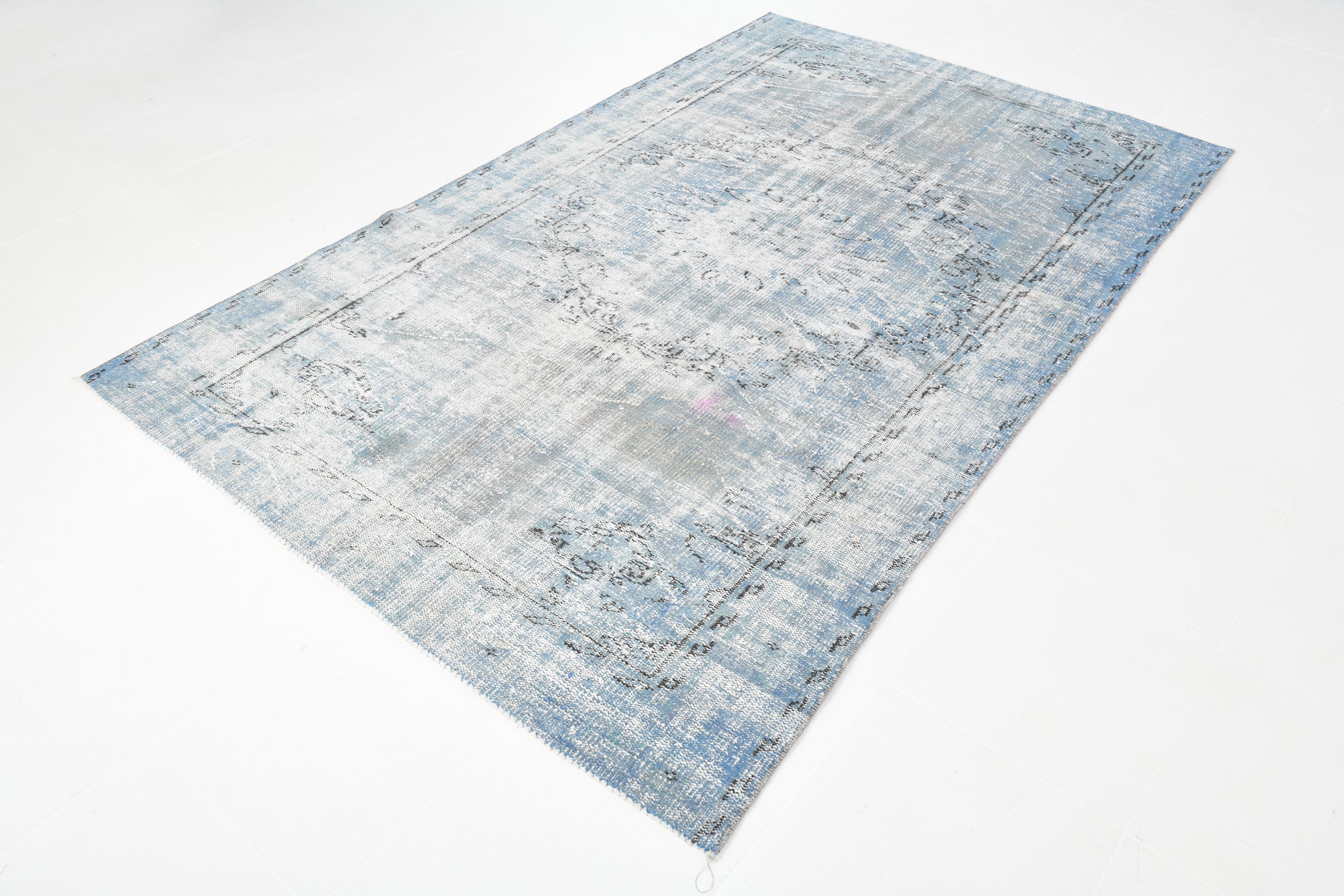 Turkish Vintage Rug  5'7" x 8'10" ft