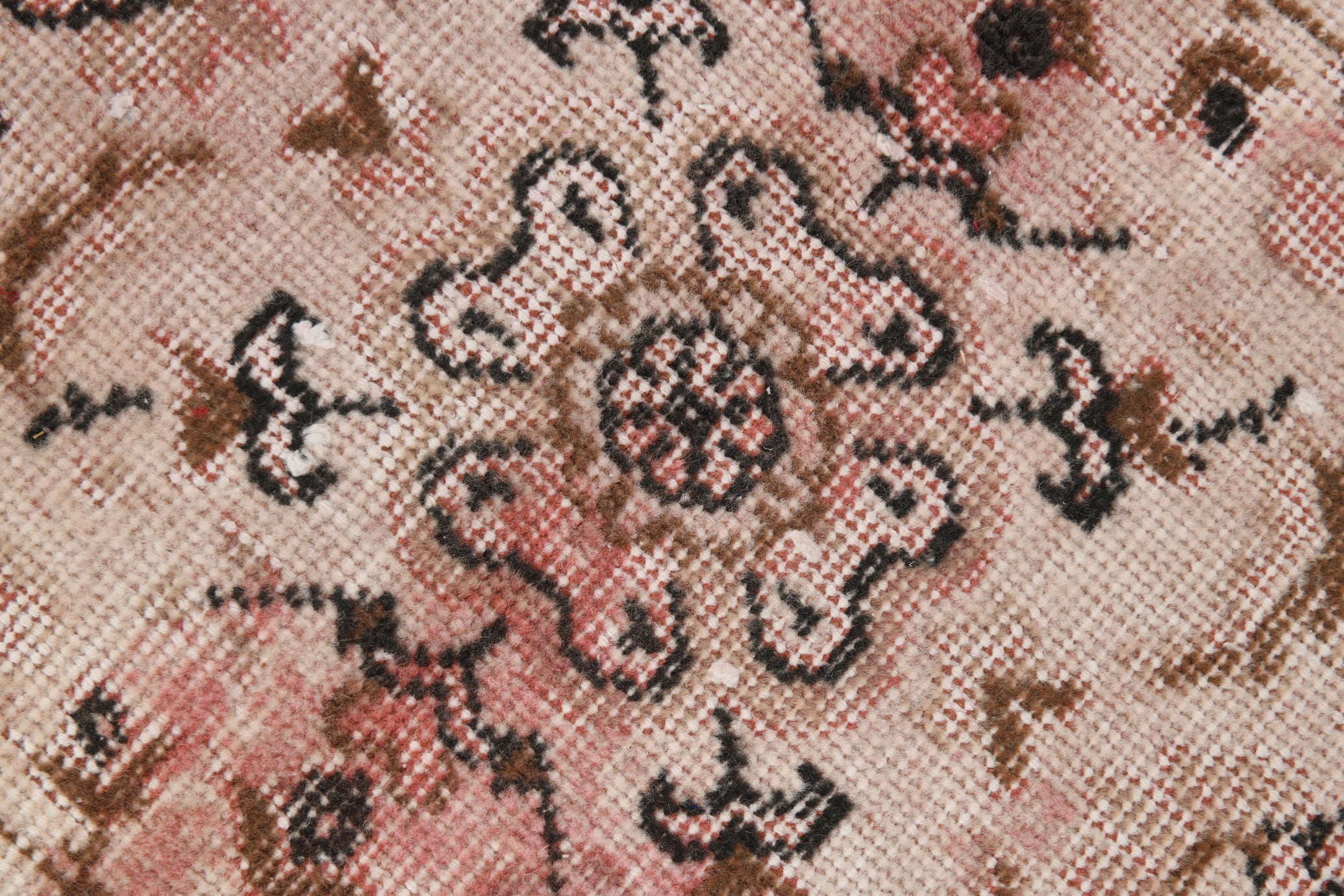 Turkish Vintage Rug  5'6" x 8'10" ft