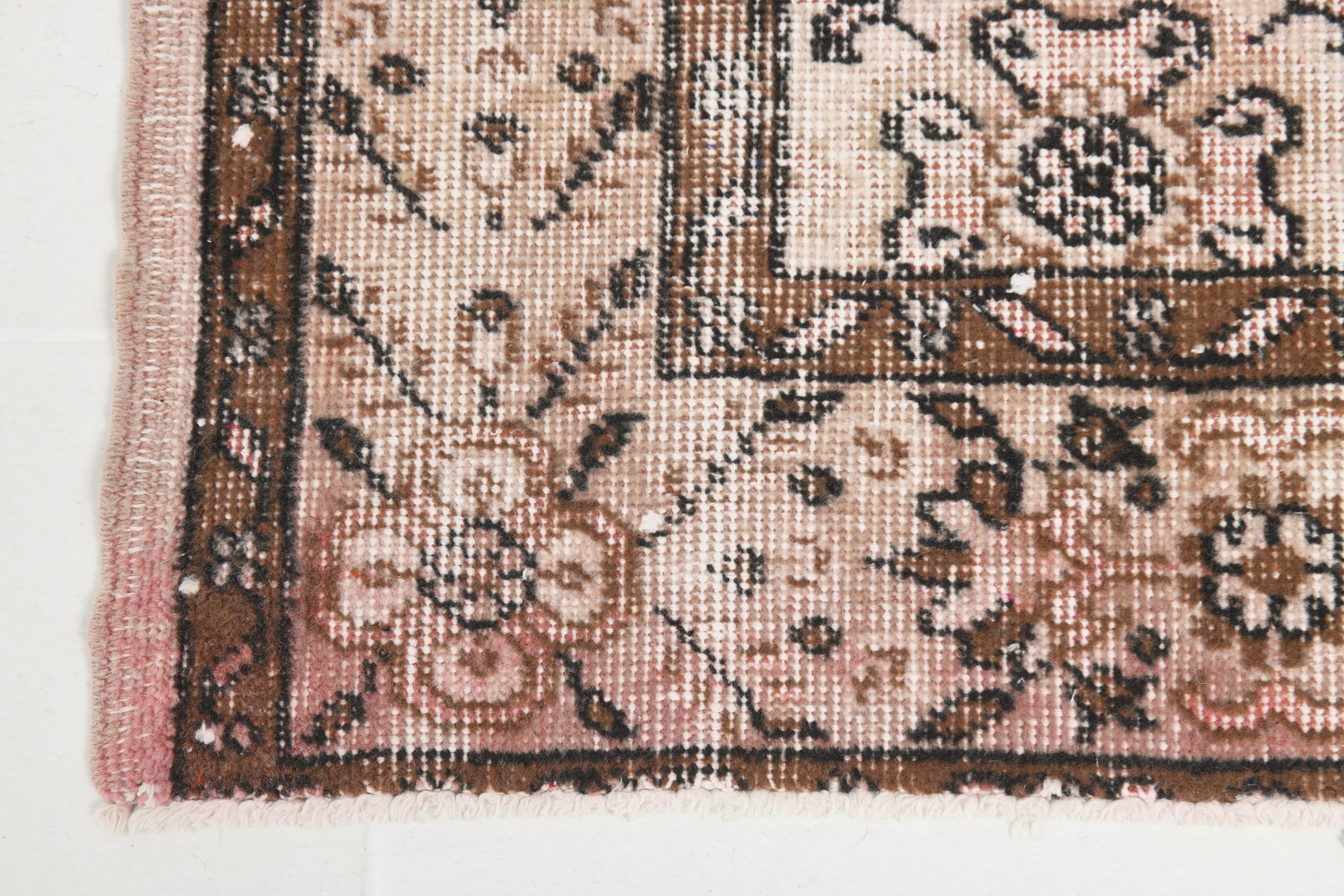 Turkish Vintage Rug  5'6" x 8'10" ft