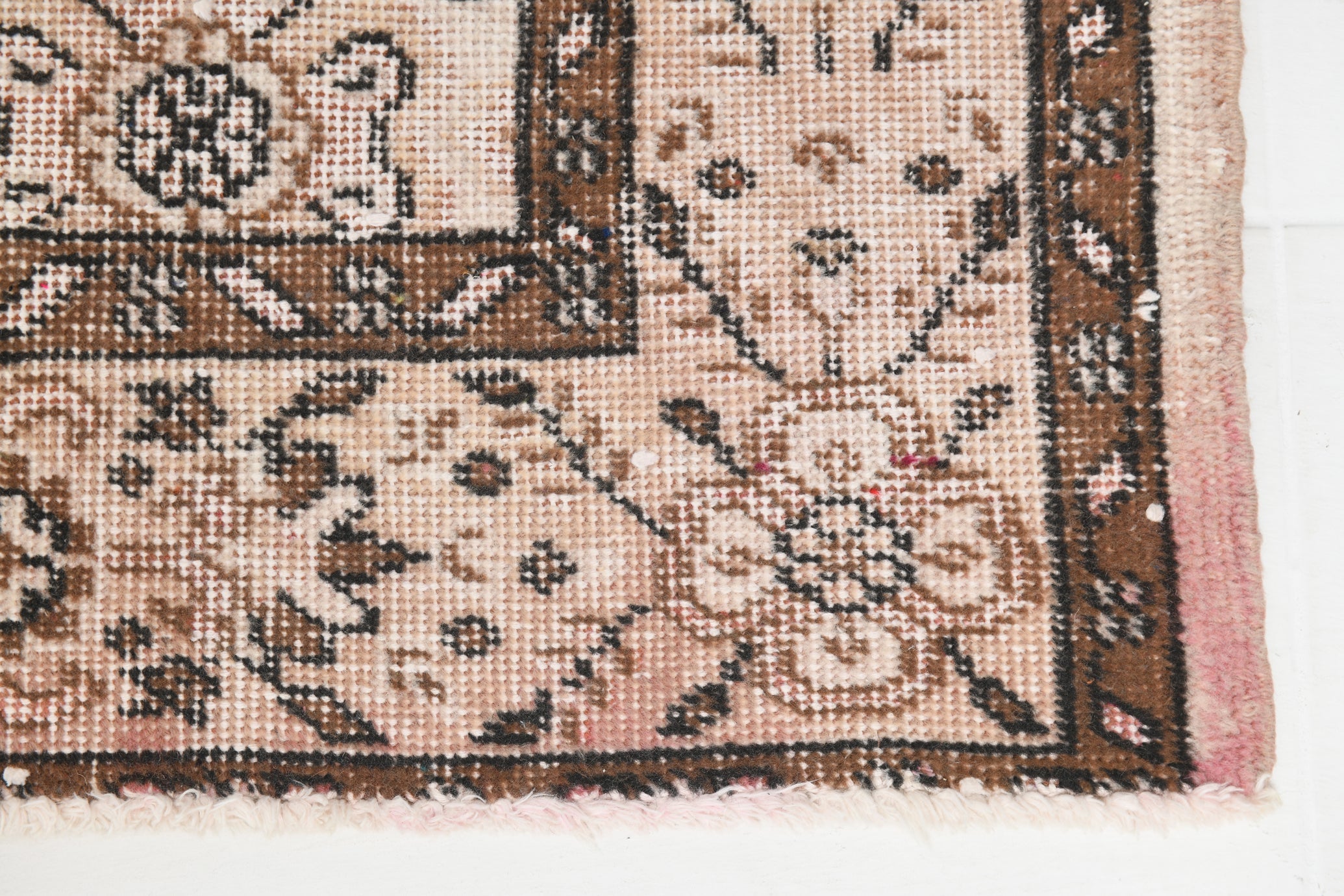 Turkish Vintage Rug  5'6" x 8'10" ft