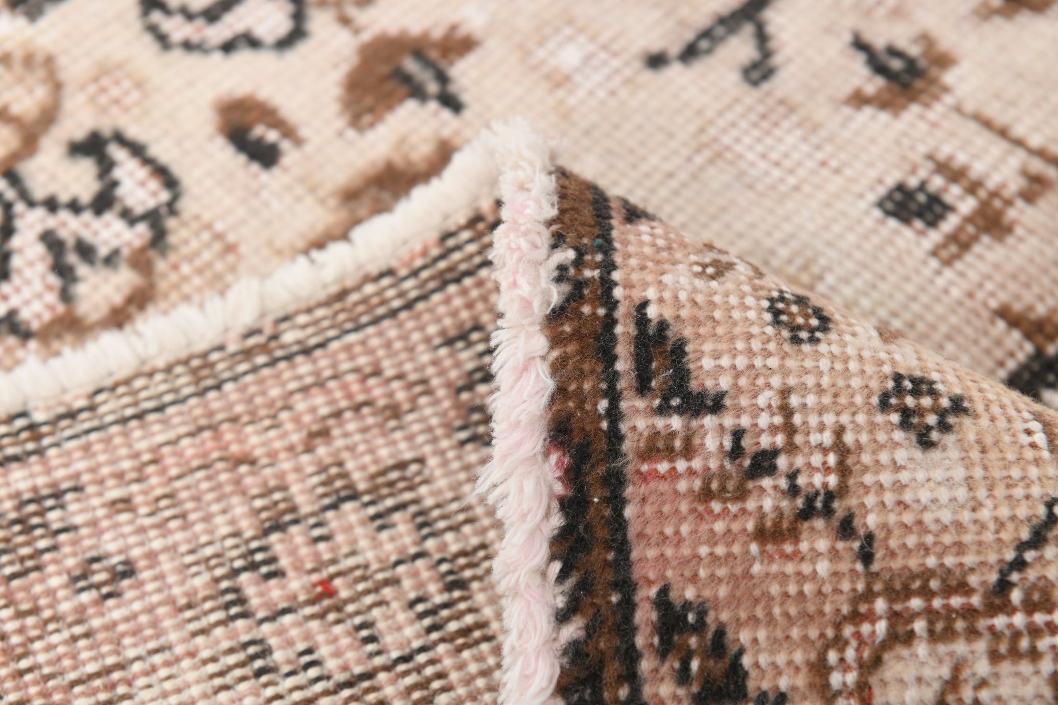 Turkish Vintage Rug  5'6" x 8'10" ft