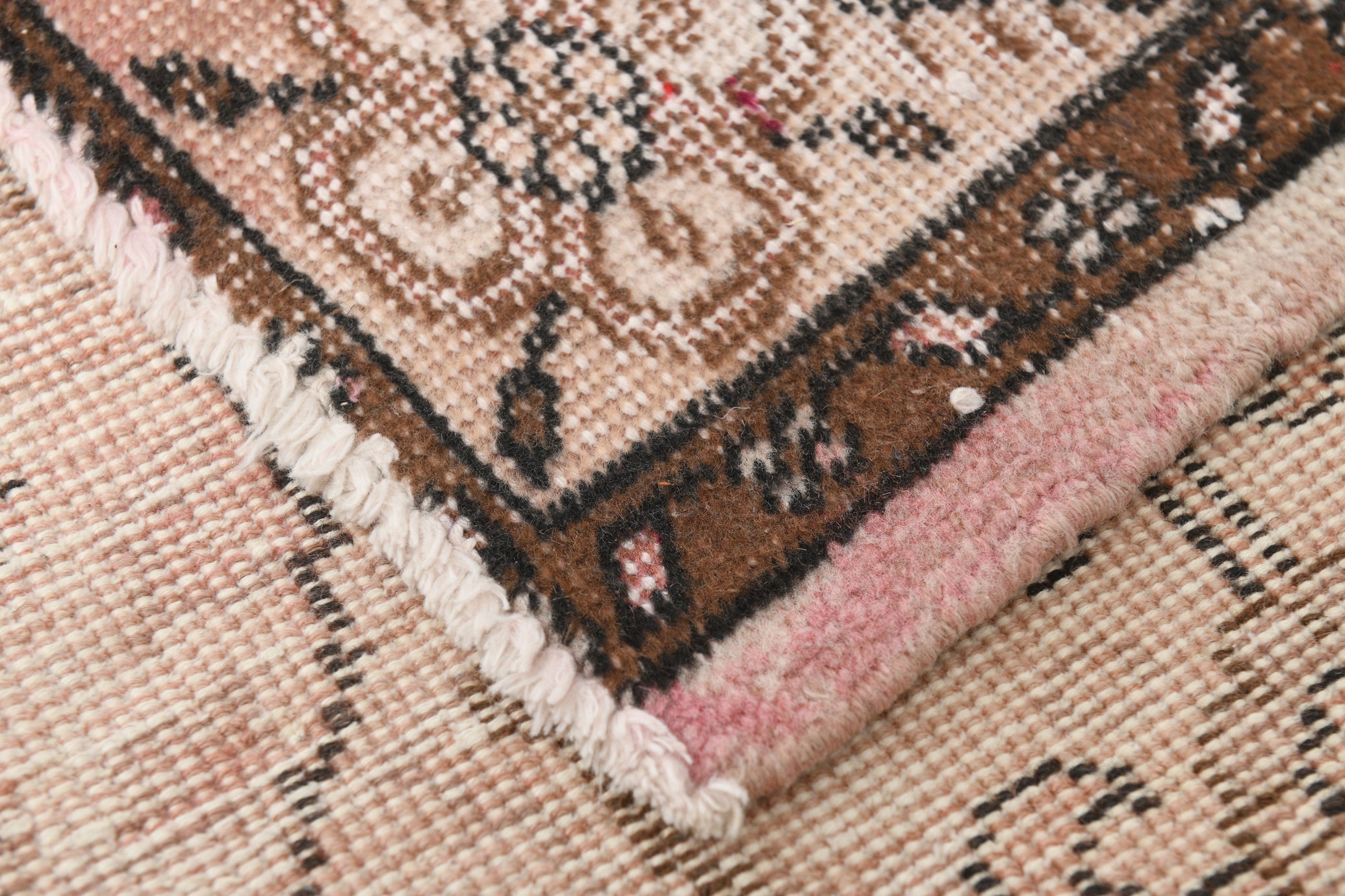 Turkish Vintage Rug  5'6" x 8'10" ft