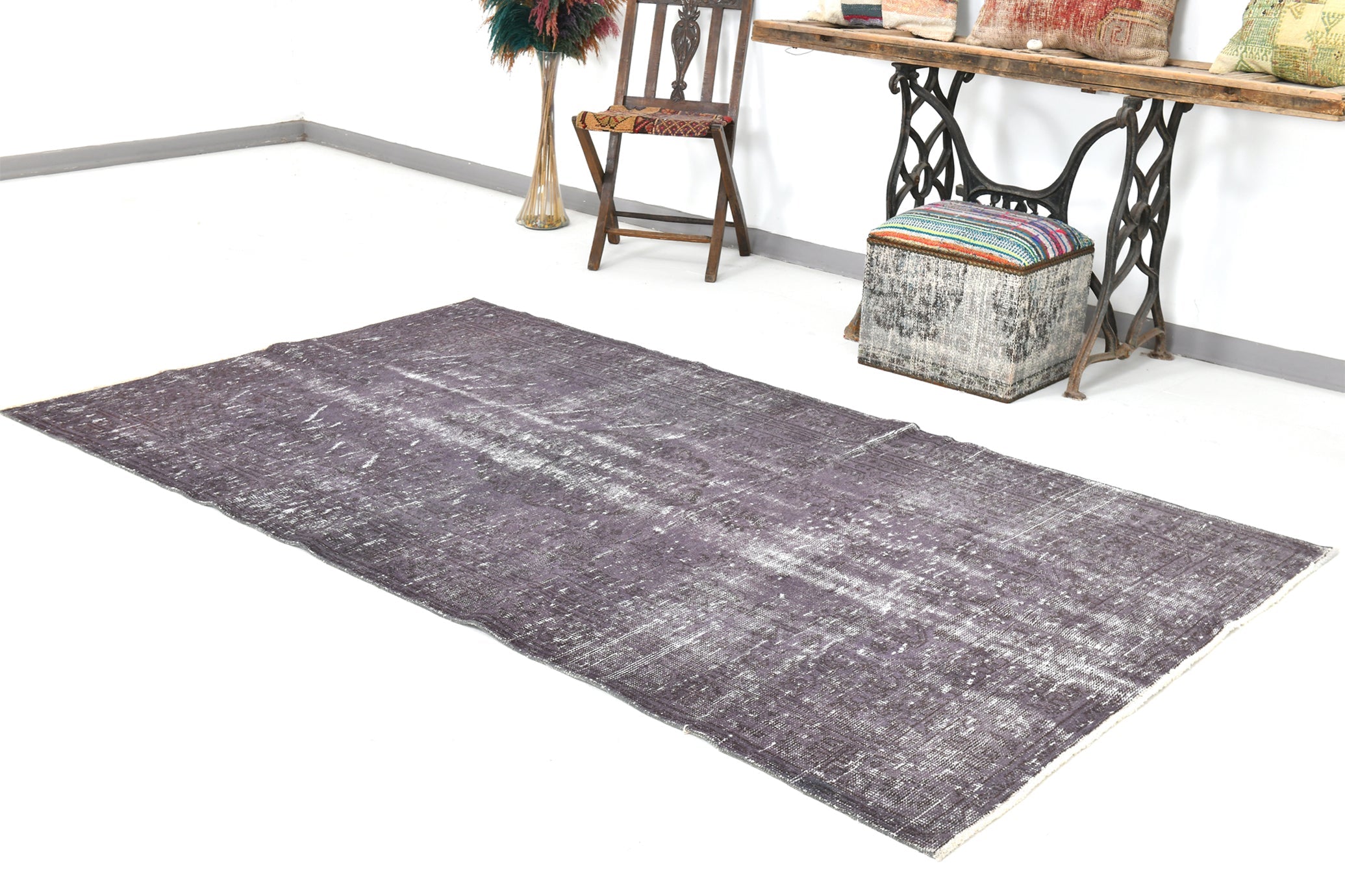 Turkish Vintage Rug  4'9" x 8'5" ft