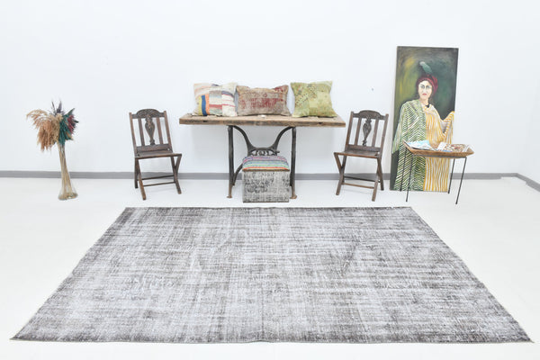 Turkish Vintage Rug  5'9" x 9'2" ft