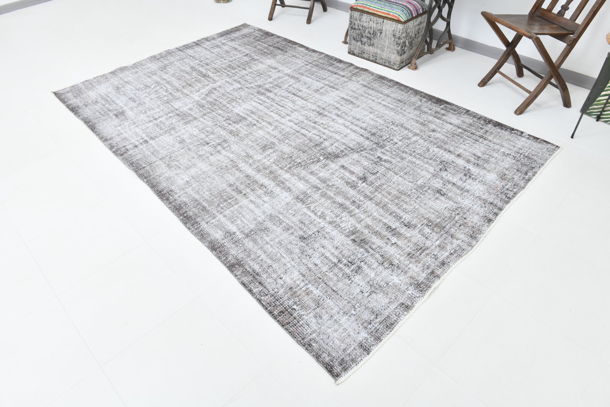 Turkish Vintage Rug  5'9" x 9'2" ft
