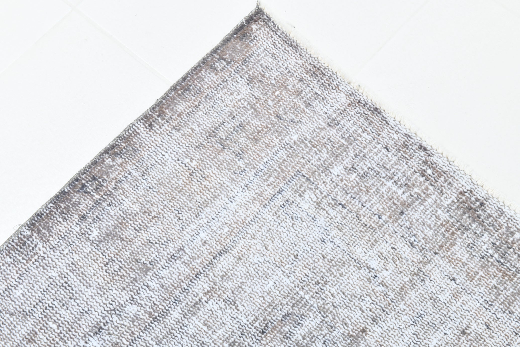 Turkish Vintage Rug  5'9" x 9'2" ft