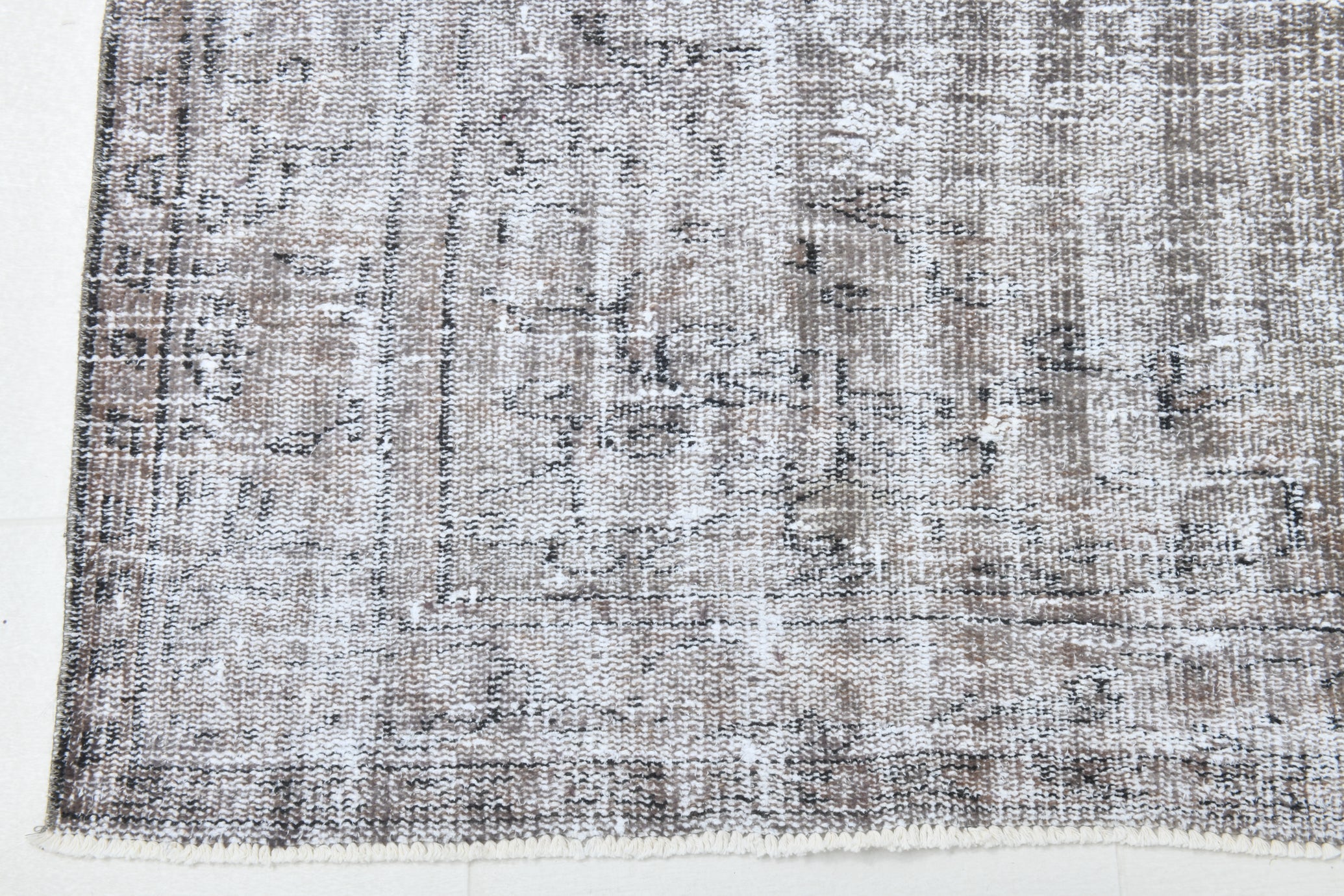 Turkish Vintage Rug  5'9" x 9'2" ft