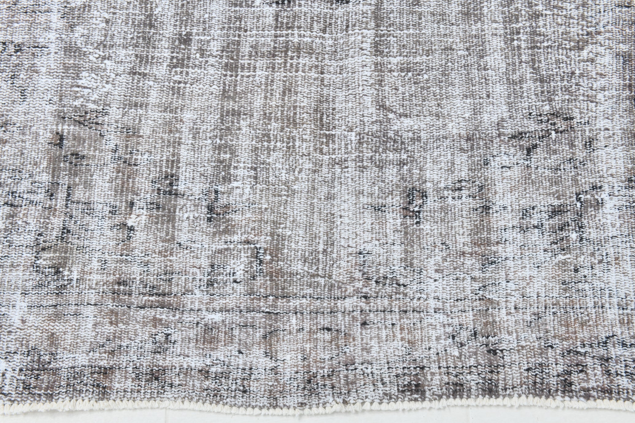 Turkish Vintage Rug  5'9" x 9'2" ft