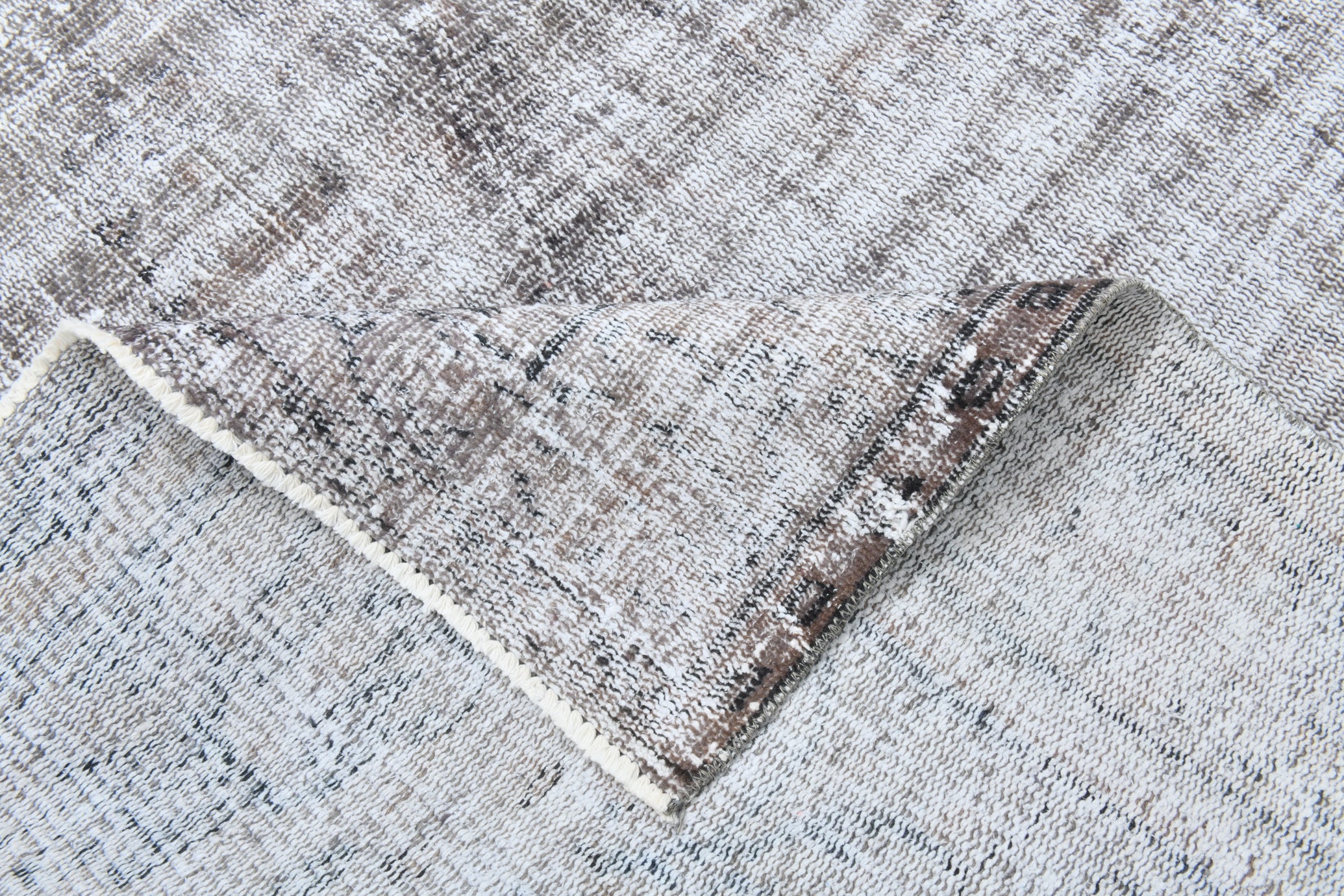 Turkish Vintage Rug  5'9" x 9'2" ft