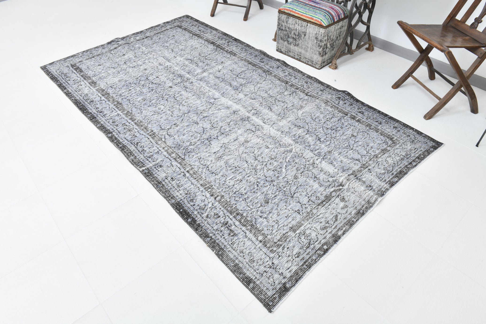 Turkish Vintage Rug  4'11" x 8'11" ft