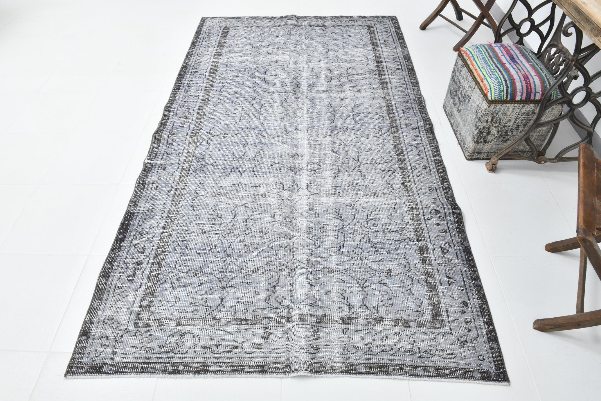 Turkish Vintage Rug  4'11" x 8'11" ft
