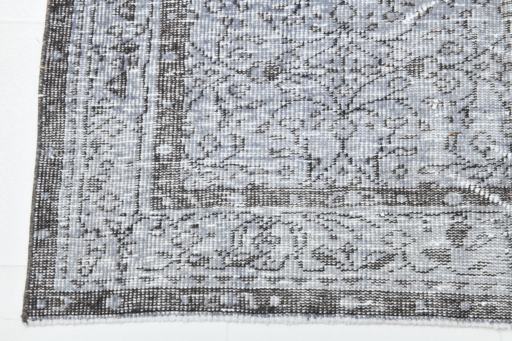 Turkish Vintage Rug  4'11" x 8'11" ft