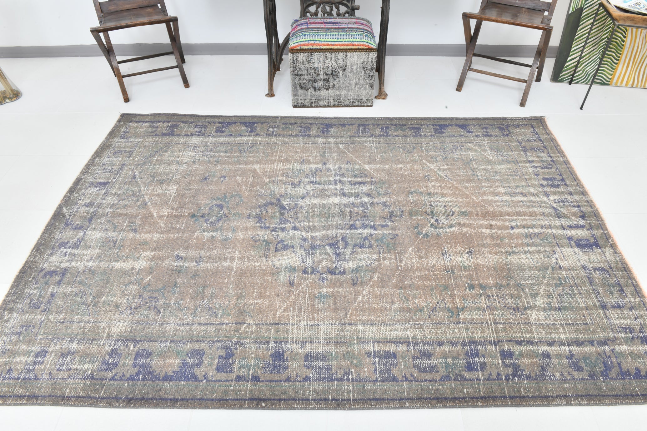 Turkish Vintage Rug  5'1" x 7'11" ft