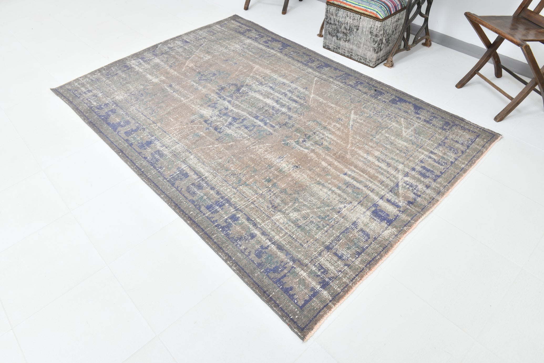 Turkish Vintage Rug  5'1" x 7'11" ft