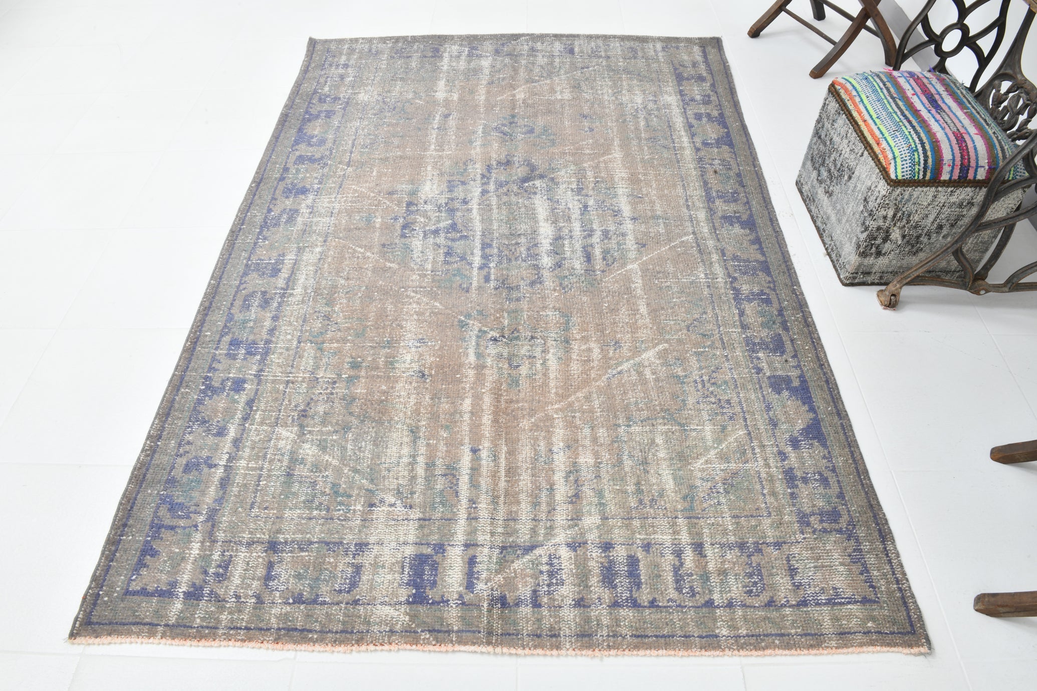 Turkish Vintage Rug  5'1" x 7'11" ft