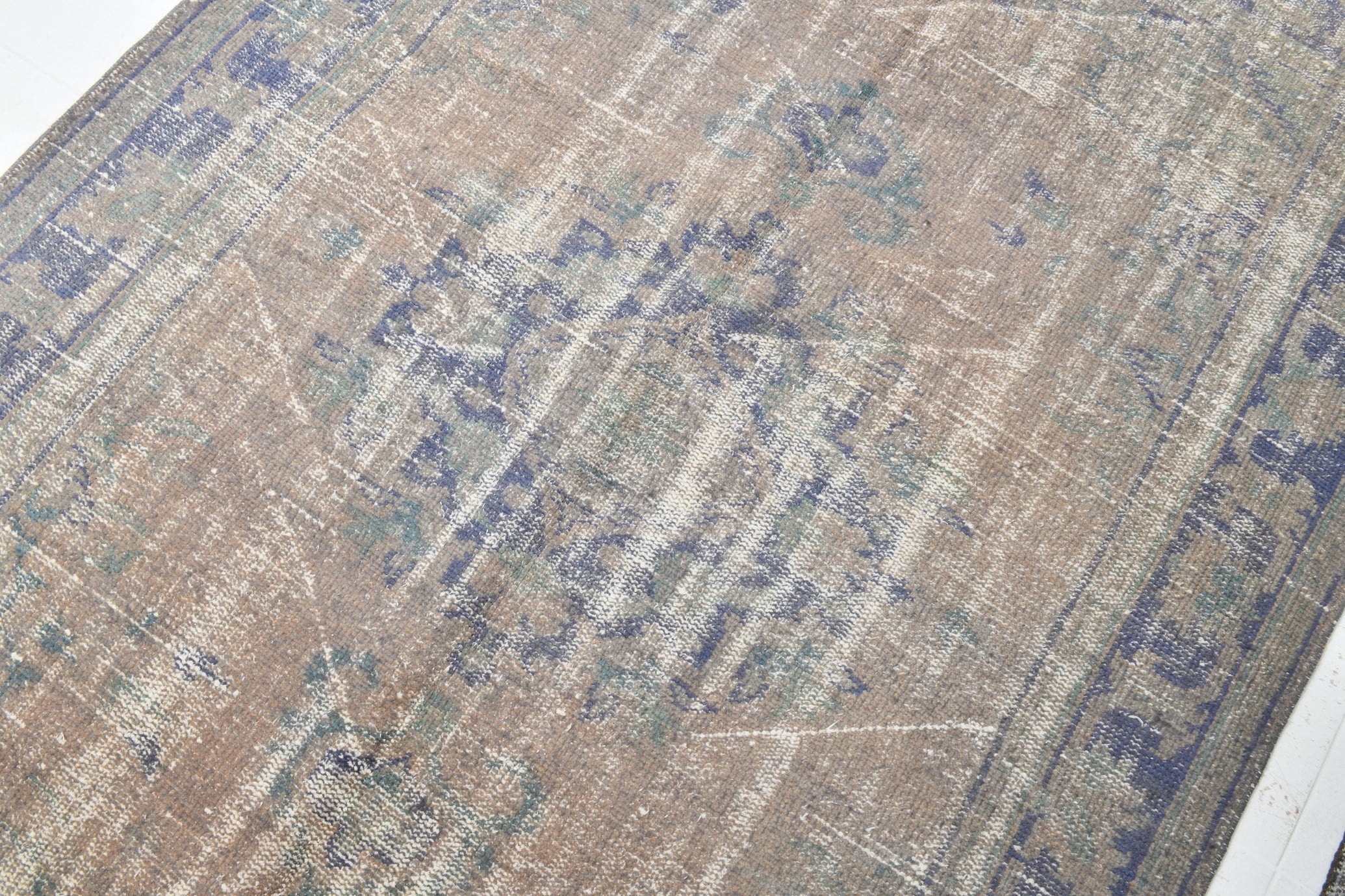 Turkish Vintage Rug  5'1" x 7'11" ft