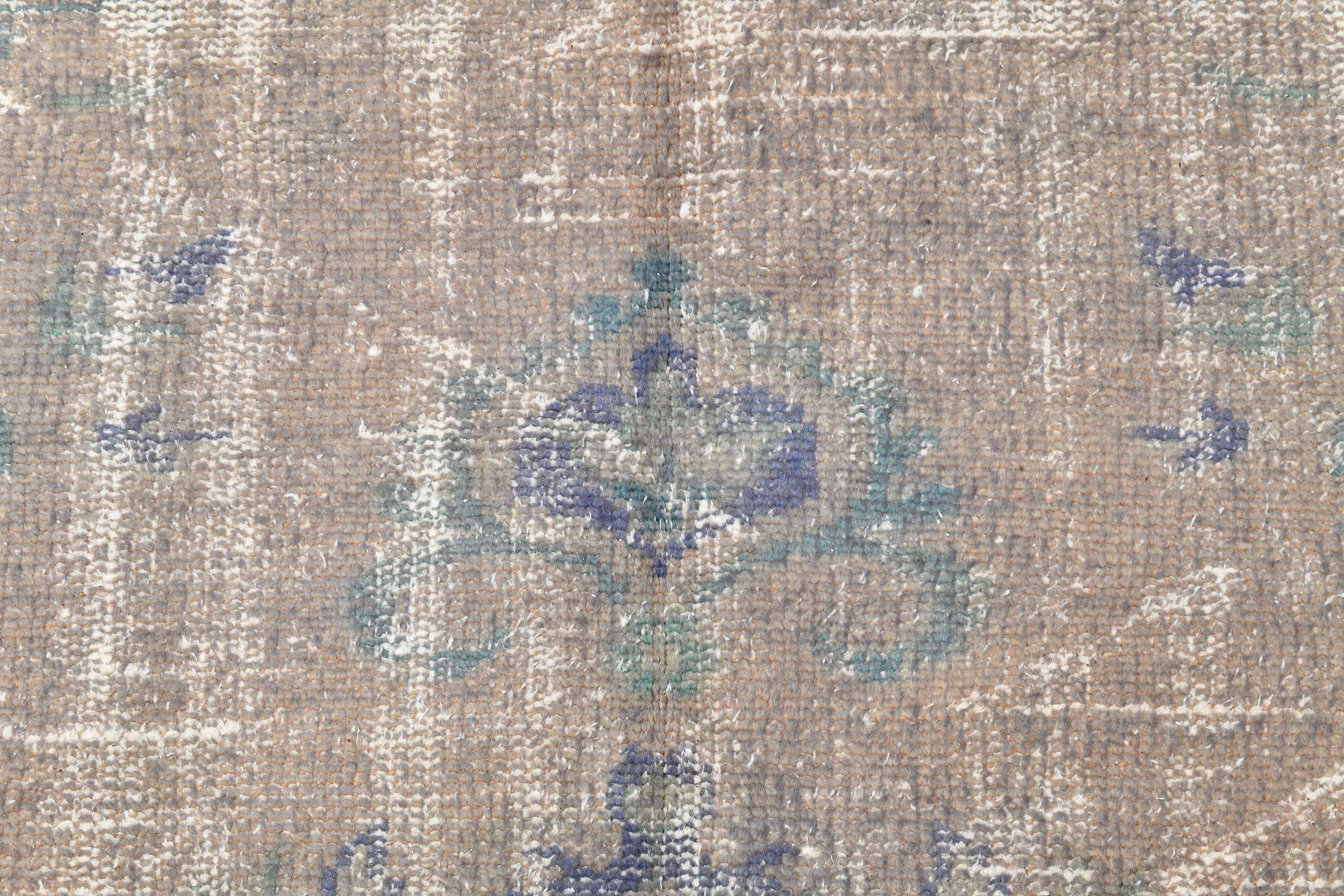 Turkish Vintage Rug  5'1" x 7'11" ft