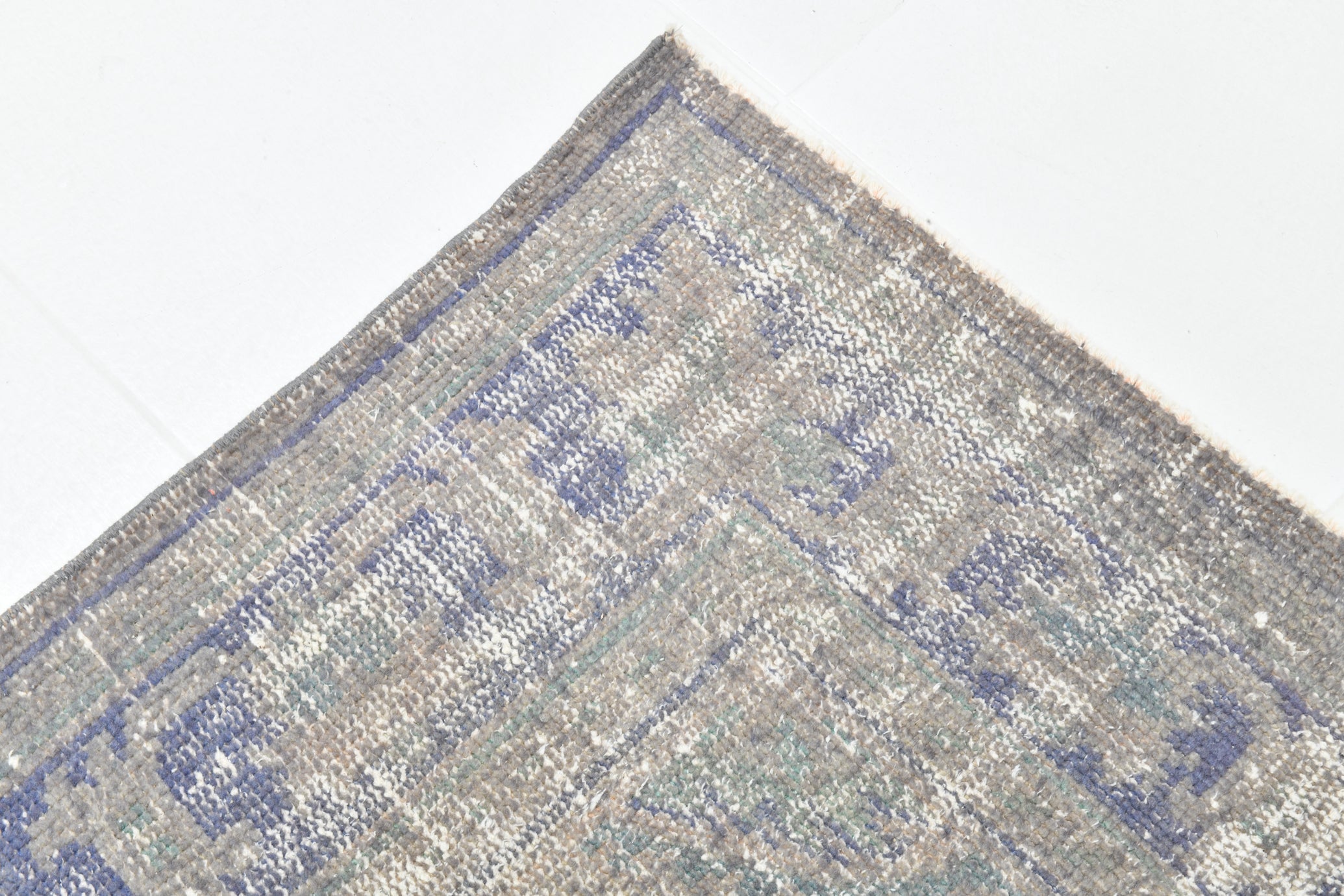 Turkish Vintage Rug  5'1" x 7'11" ft