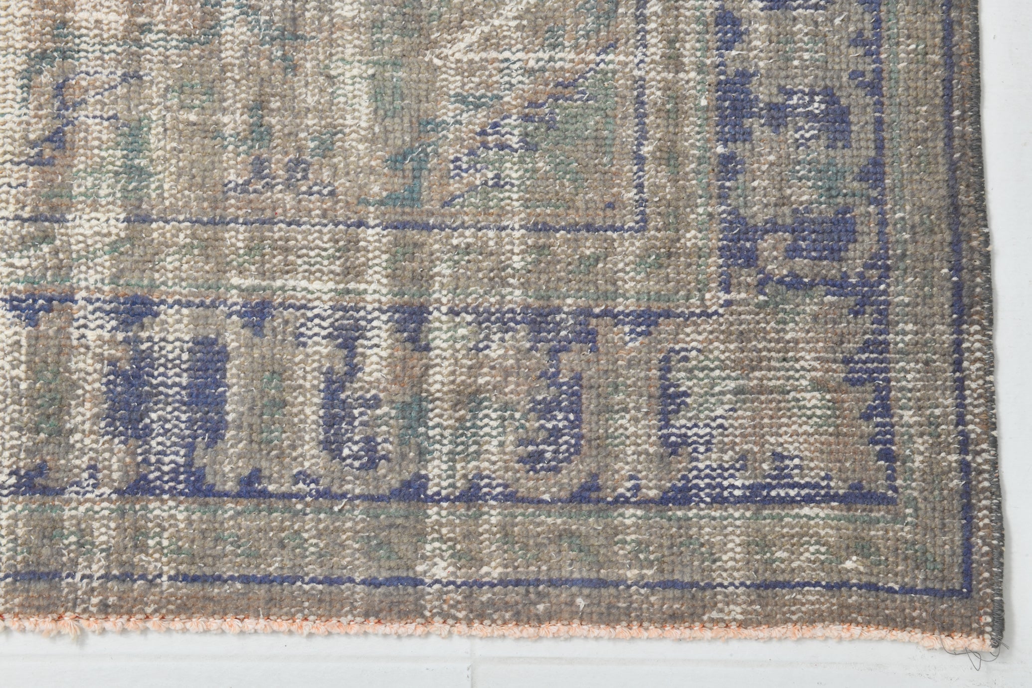 Turkish Vintage Rug  5'1" x 7'11" ft
