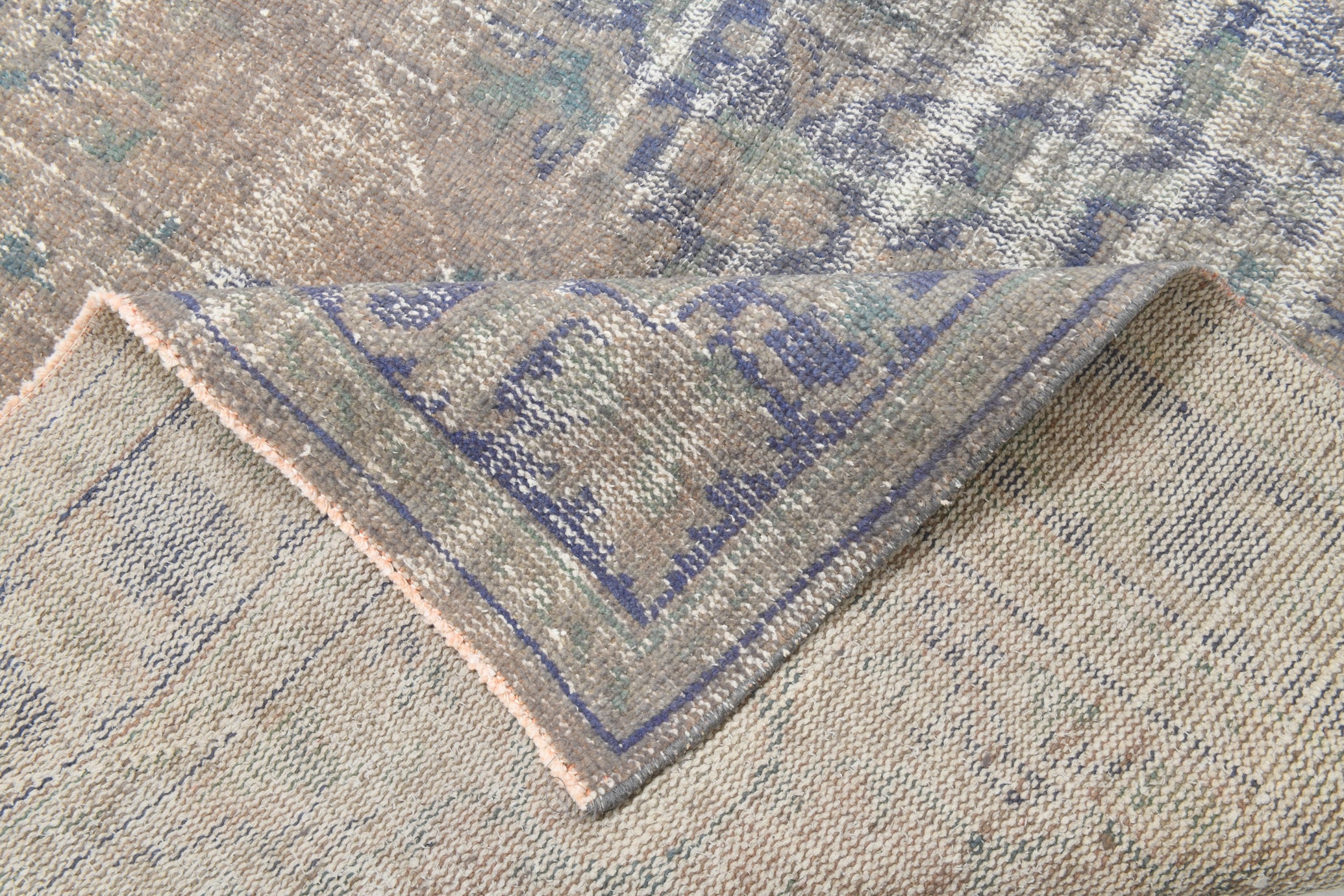 Turkish Vintage Rug  5'1" x 7'11" ft
