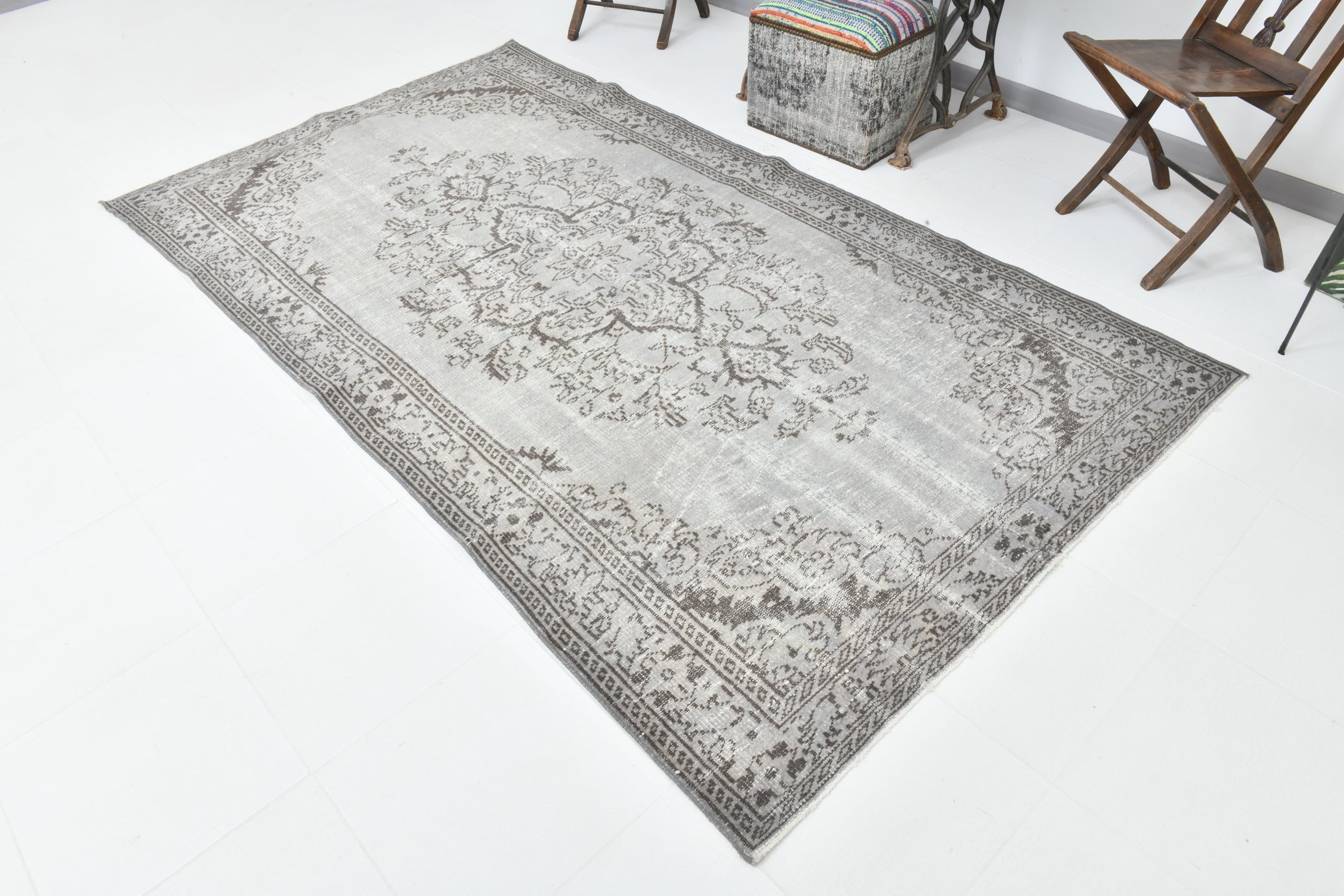 Turkish Vintage Rug  4'11" x 9'1" ft