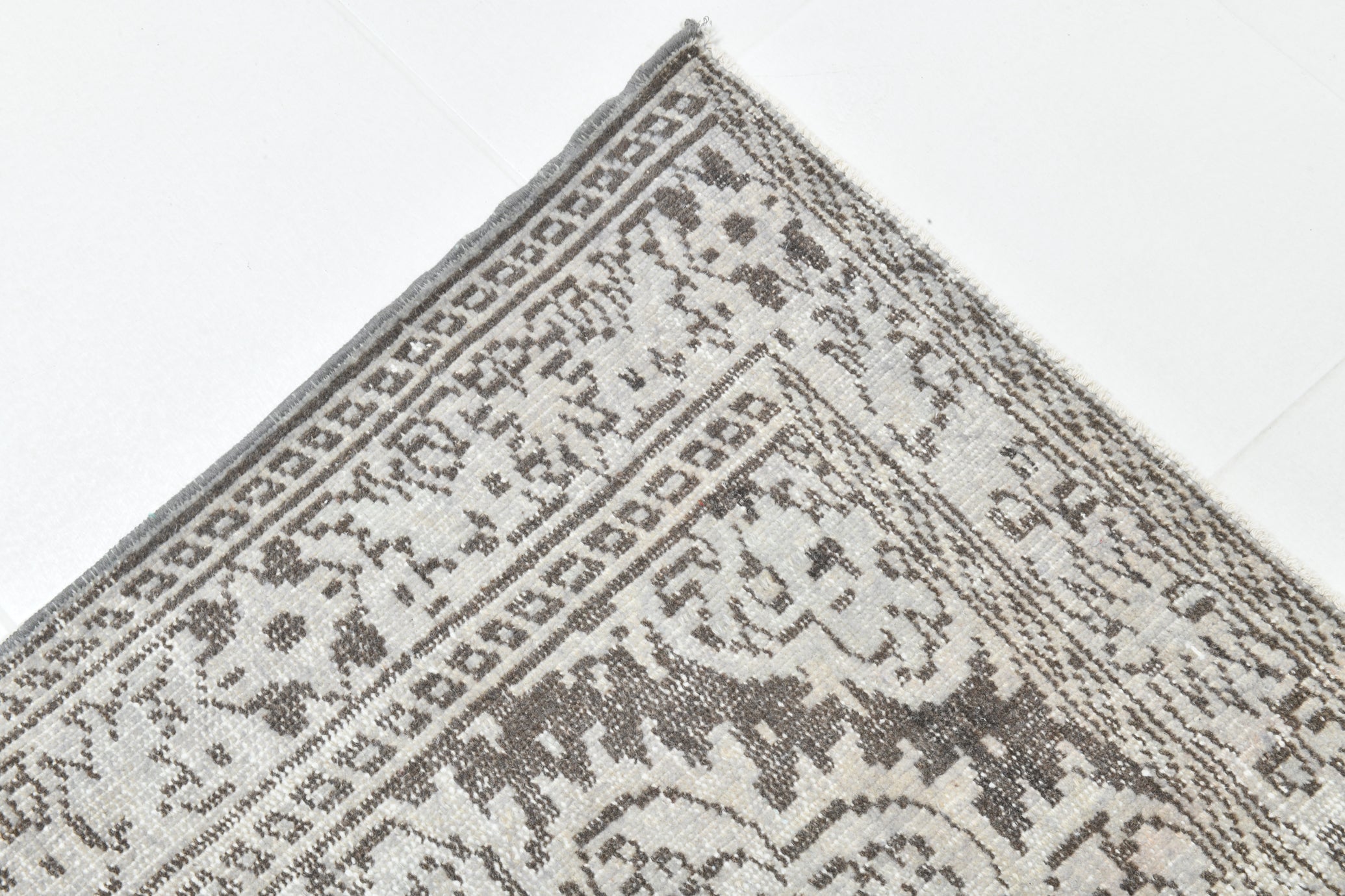 Turkish Vintage Rug  4'11" x 9'1" ft