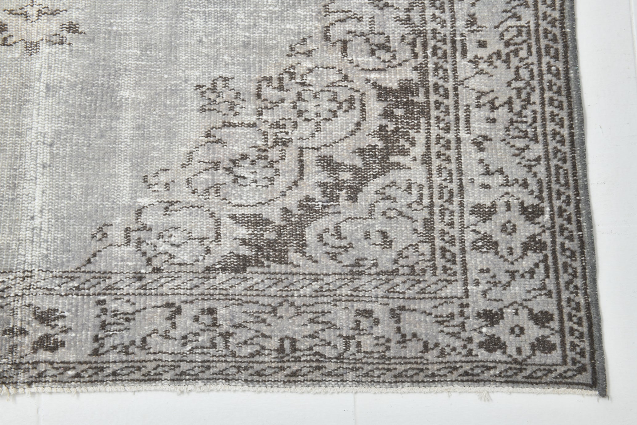 Turkish Vintage Rug  4'11" x 9'1" ft