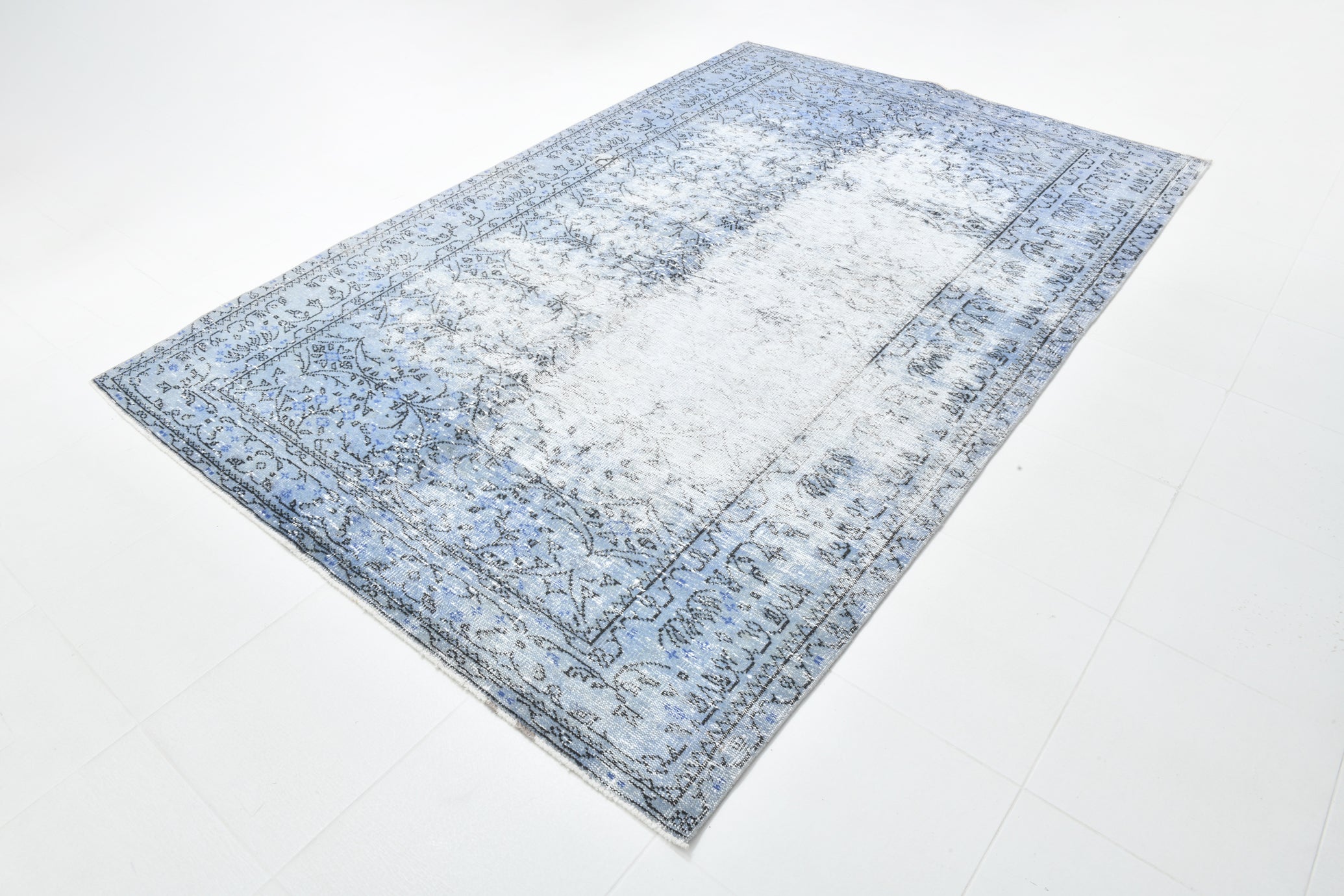 Turkish Vintage Rug  6'2" x 9'4" ft