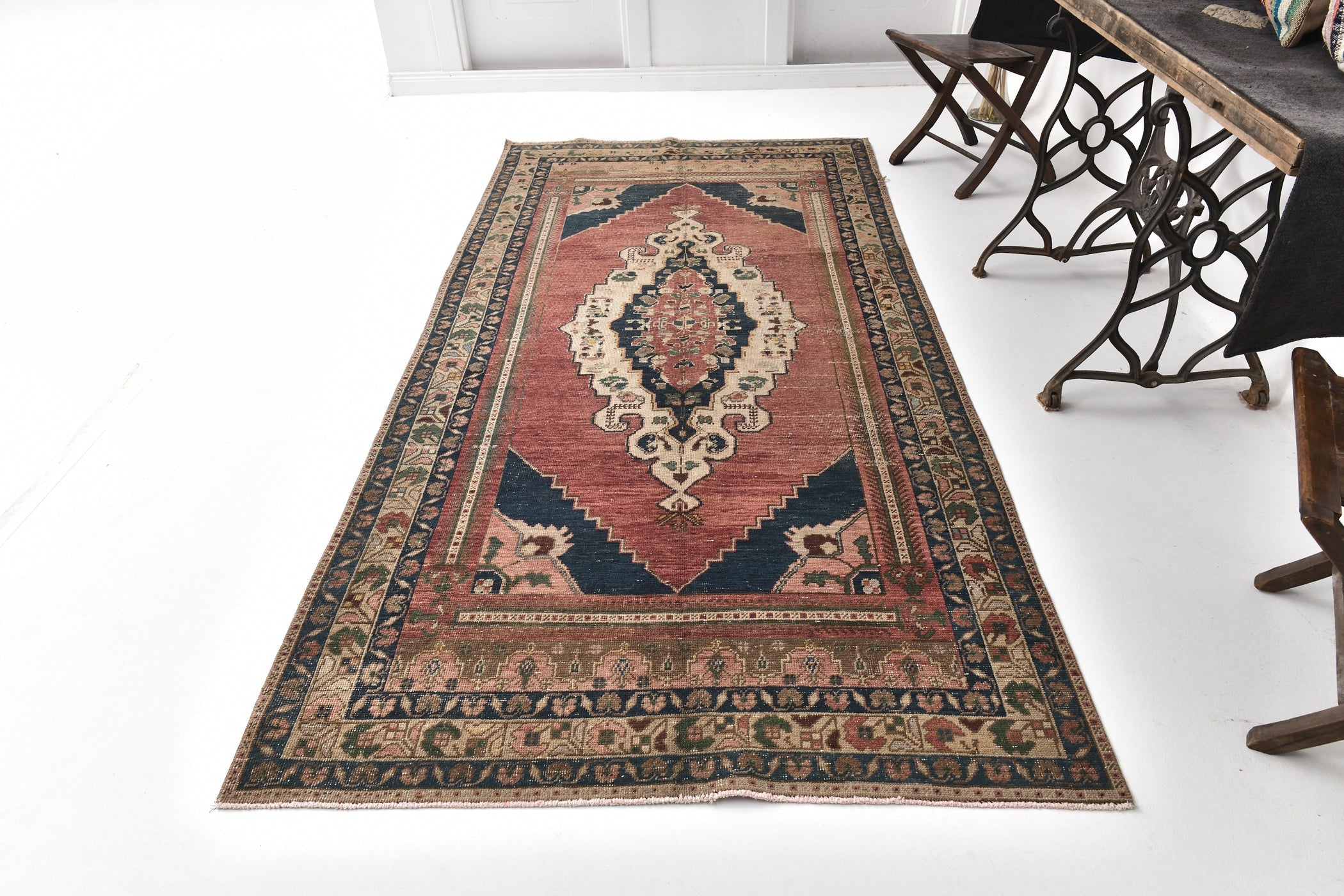 Turkish Vintage Rug  4'8" x 9'4" ft