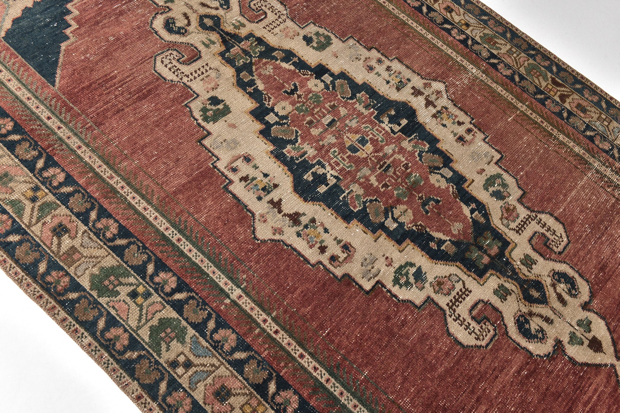 Turkish Vintage Rug  4'8" x 9'4" ft