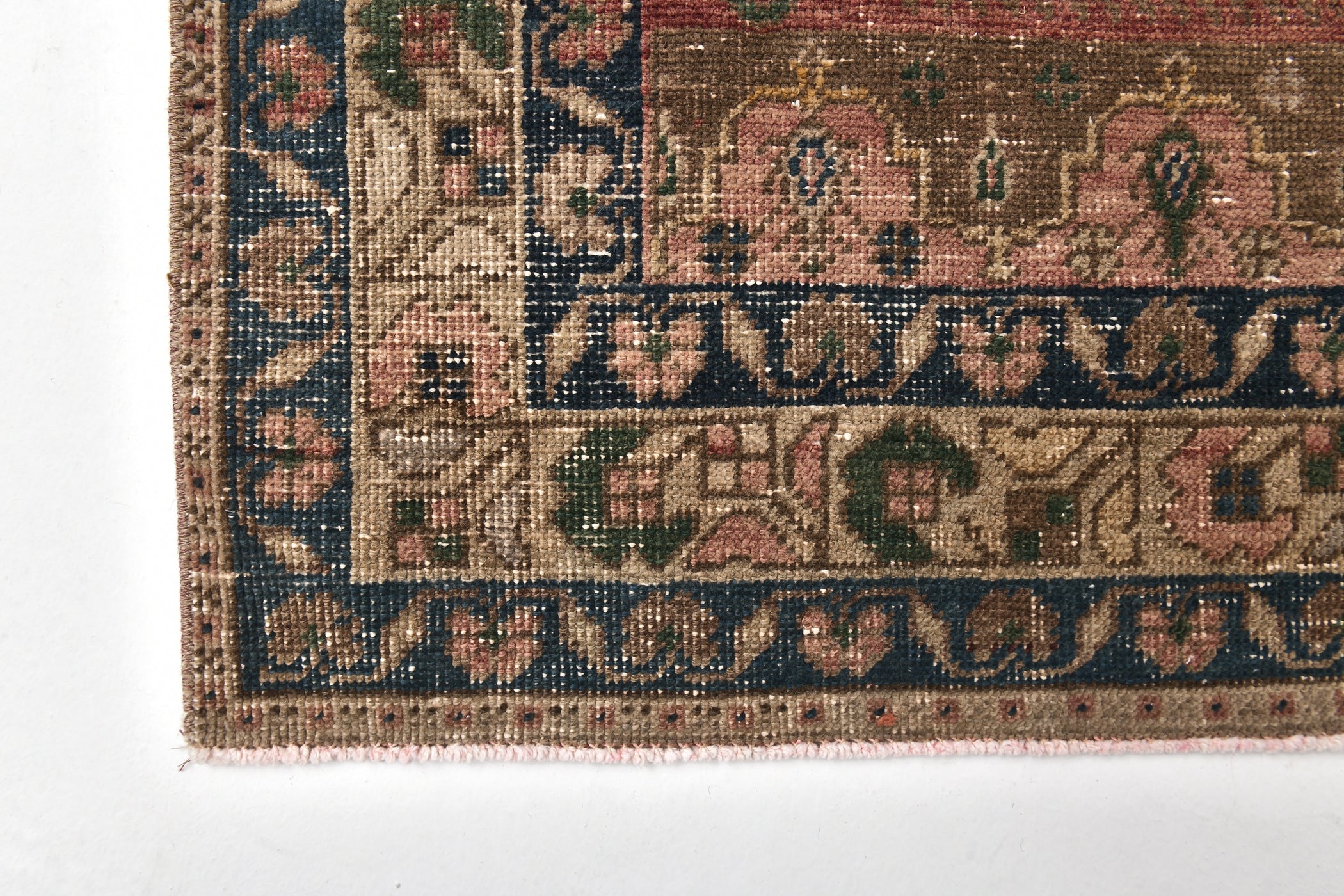 Turkish Vintage Rug  4'8" x 9'4" ft