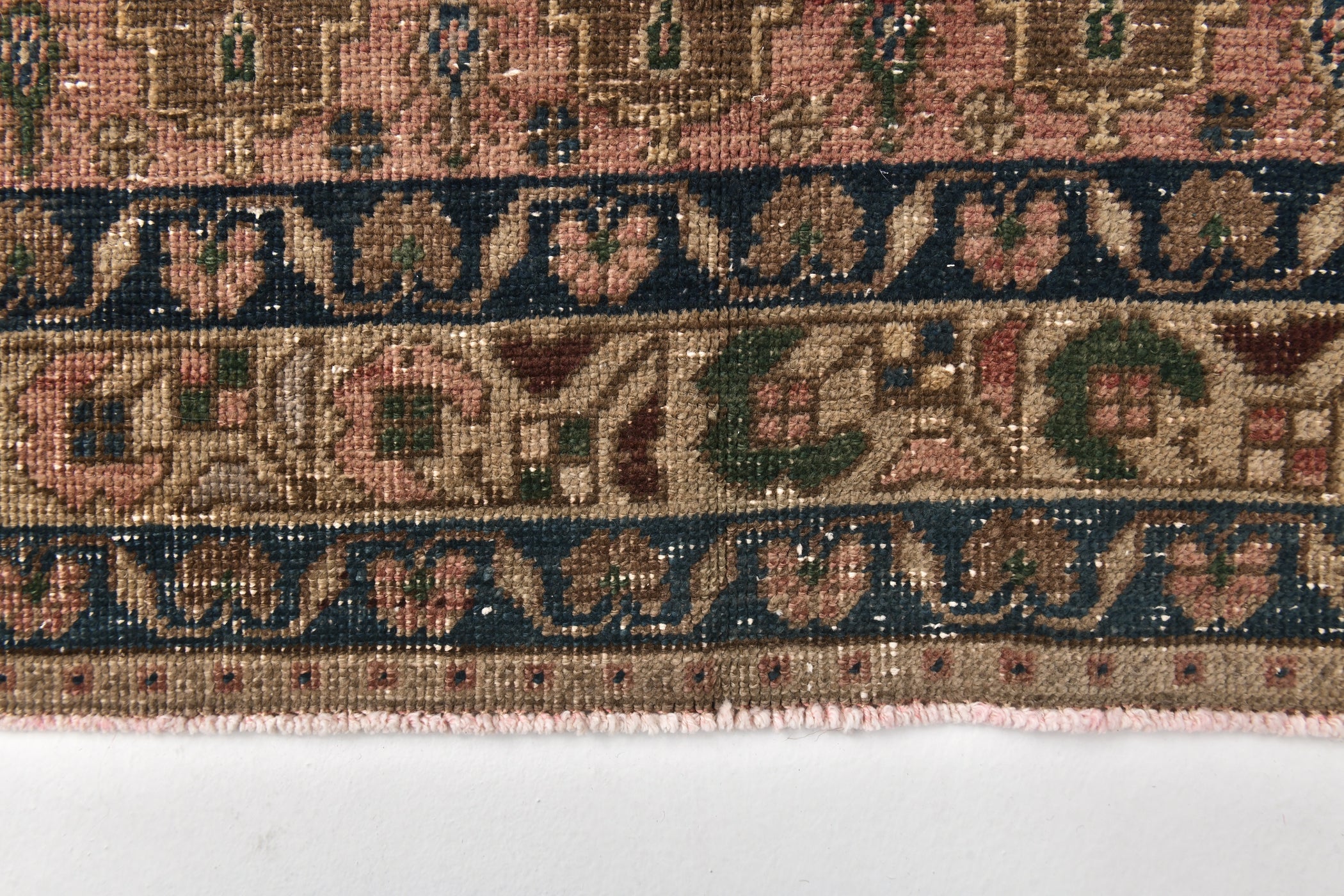 Turkish Vintage Rug  4'8" x 9'4" ft