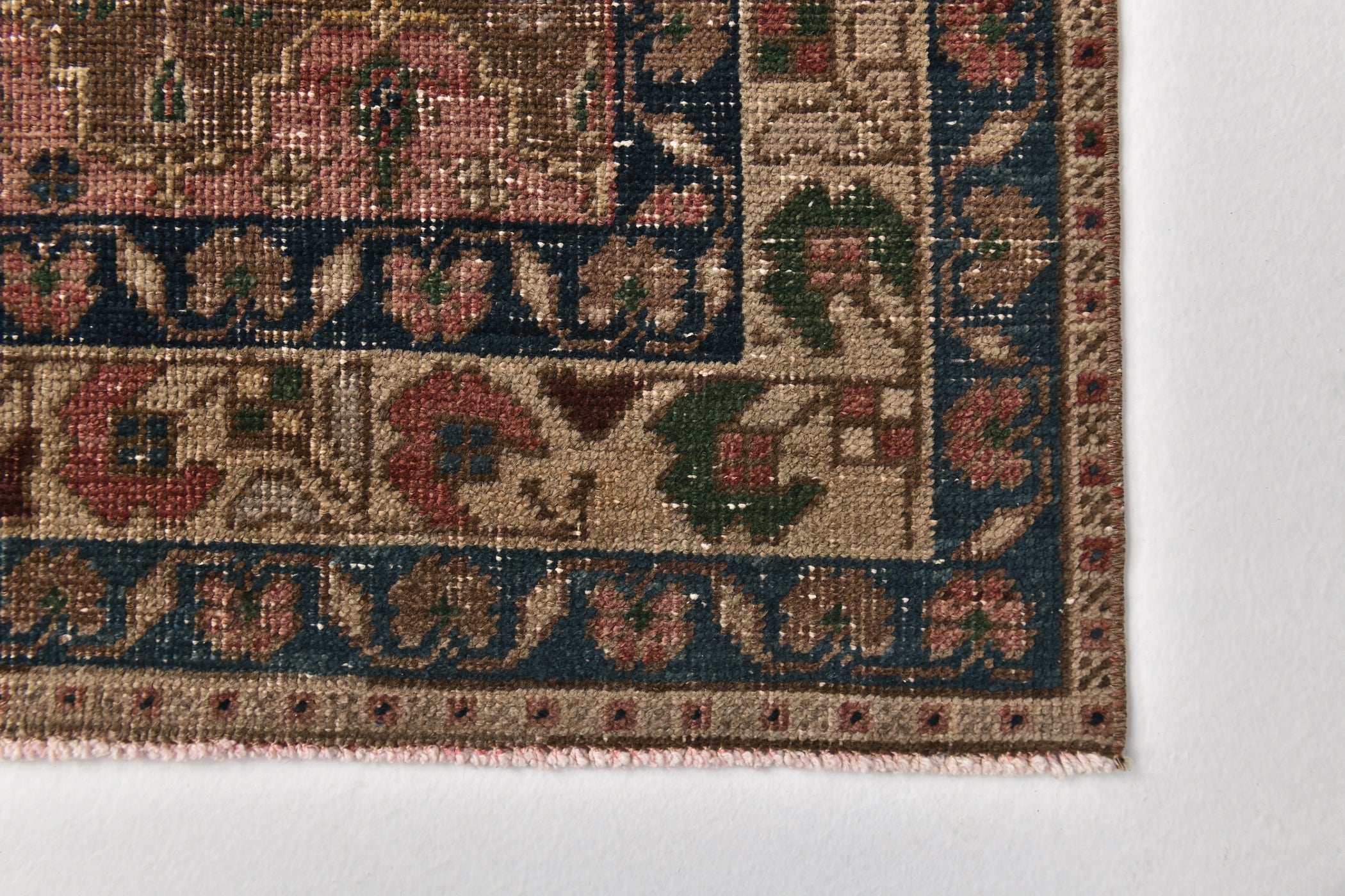 Turkish Vintage Rug  4'8" x 9'4" ft
