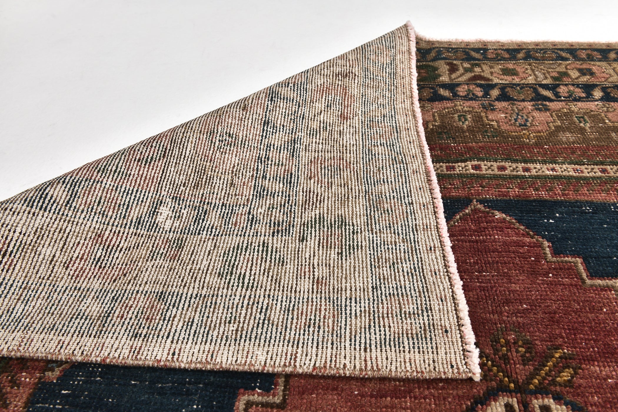 Turkish Vintage Rug  4'8" x 9'4" ft