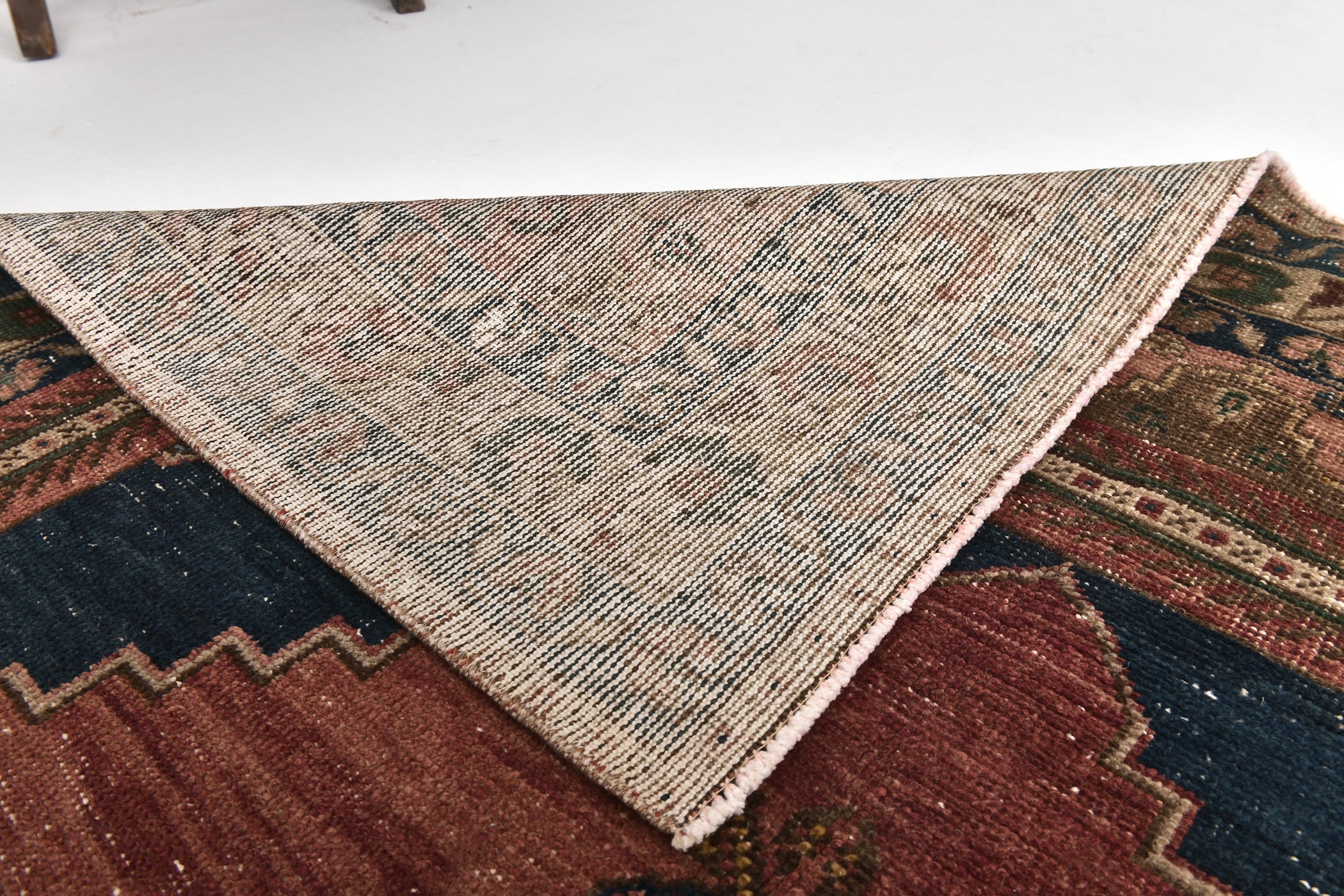 Turkish Vintage Rug  4'8" x 9'4" ft