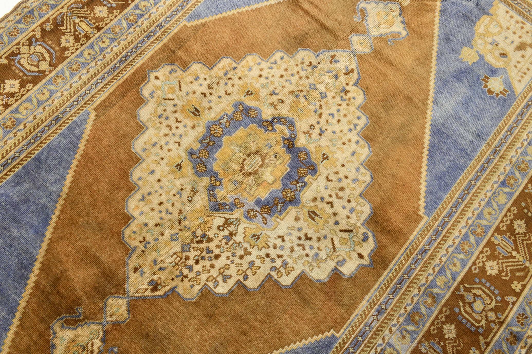Turkish Vintage Rug  5'8" x 9'9" ft