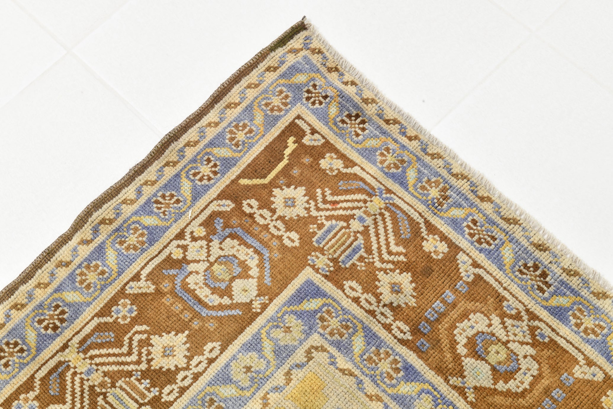 Turkish Vintage Rug  5'8" x 9'9" ft