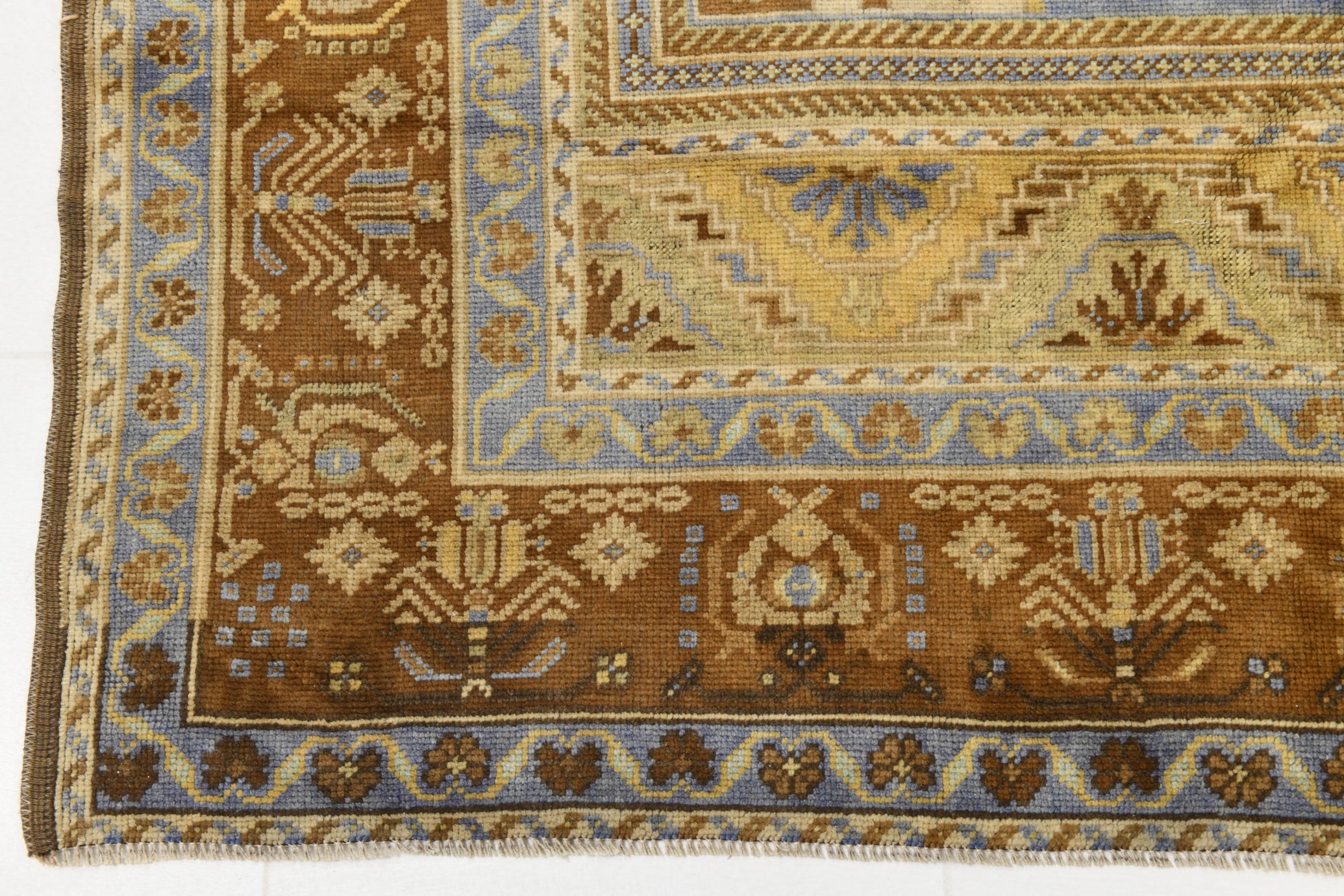 Turkish Vintage Rug  5'8" x 9'9" ft