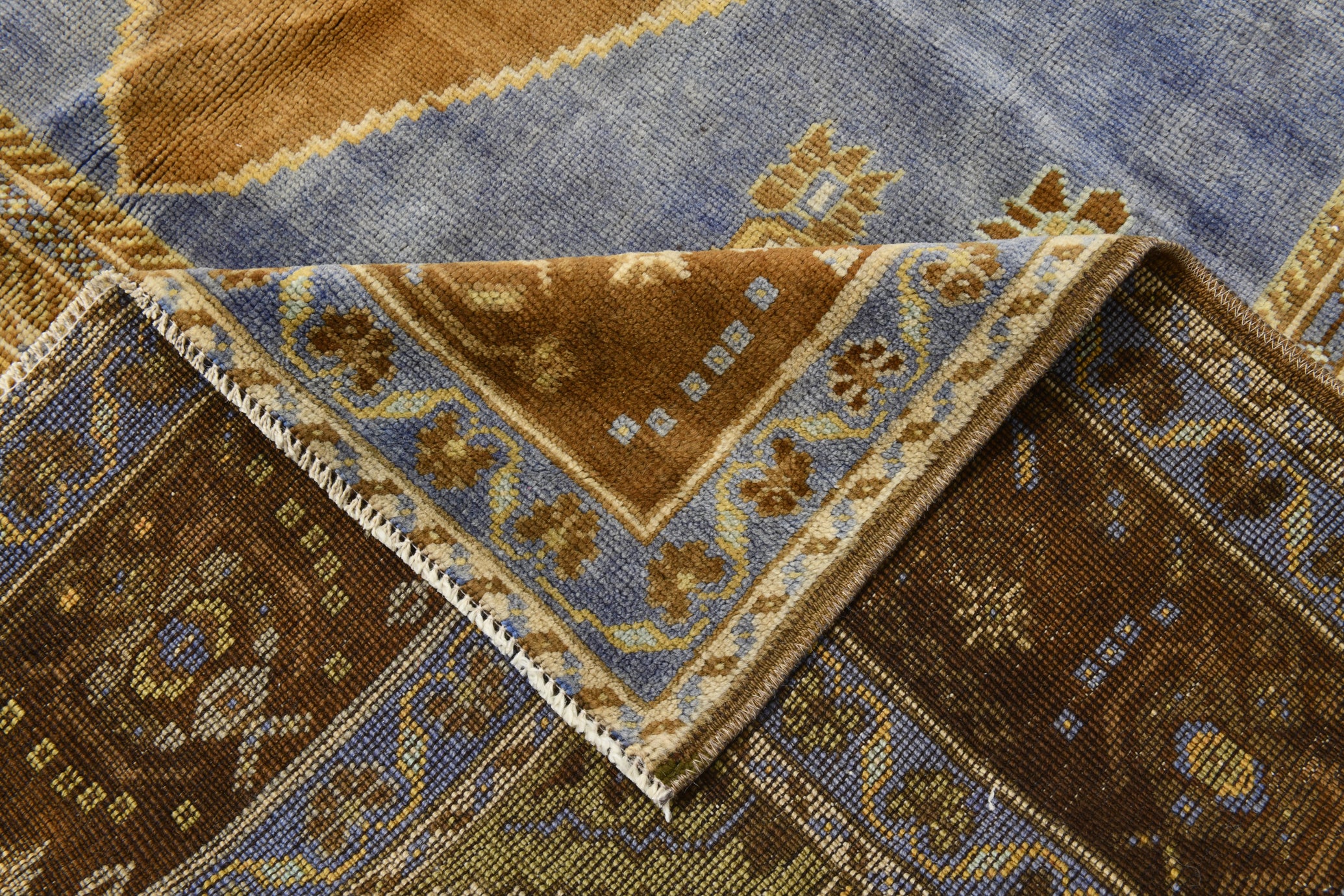 Turkish Vintage Rug  5'8" x 9'9" ft