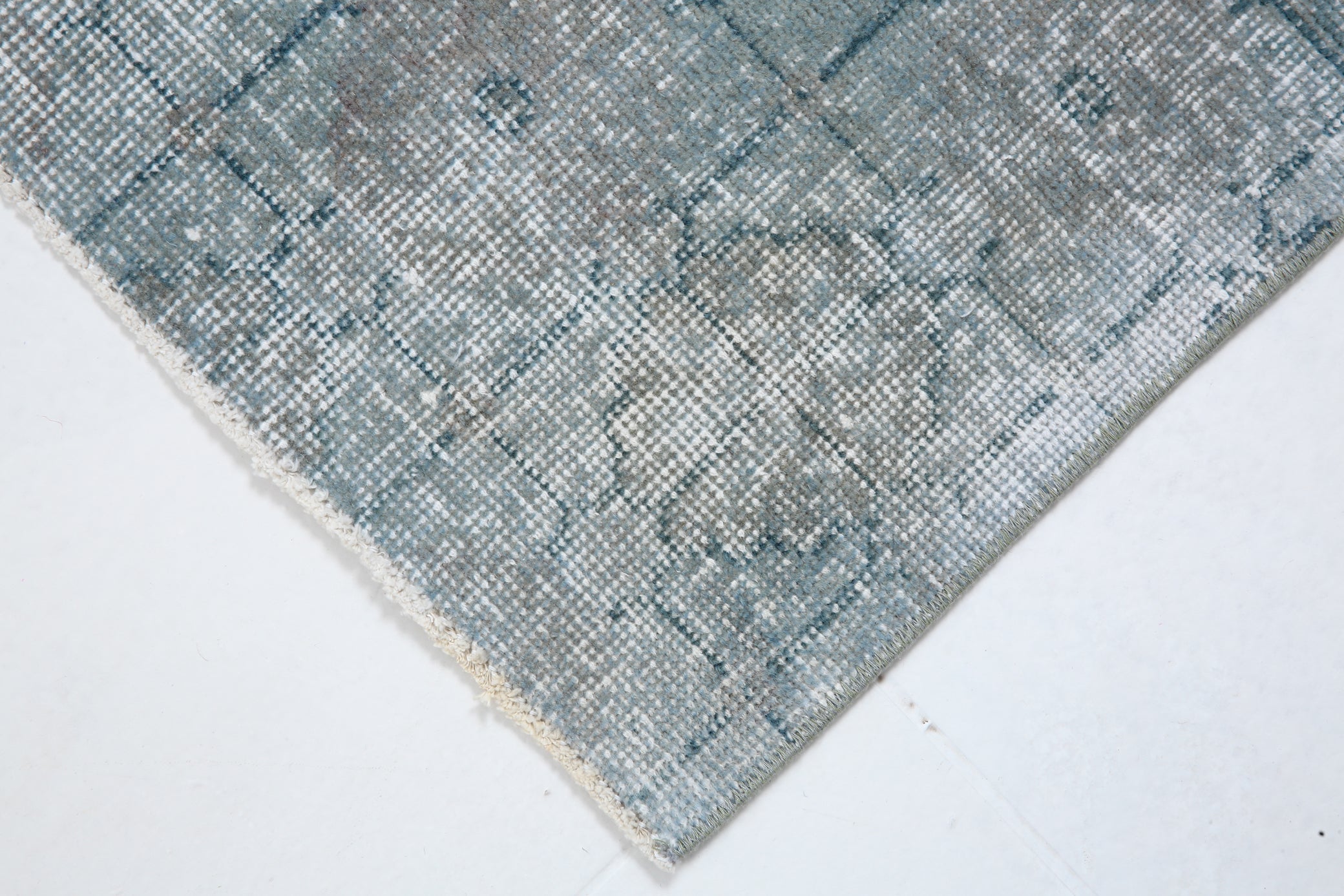 Turkish Vintage Rug  3'6" x 5'10" ft