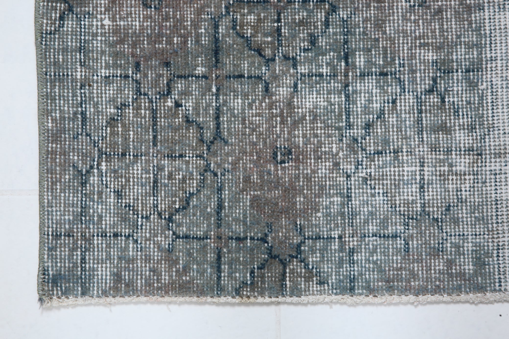 Turkish Vintage Rug  3'6" x 5'10" ft