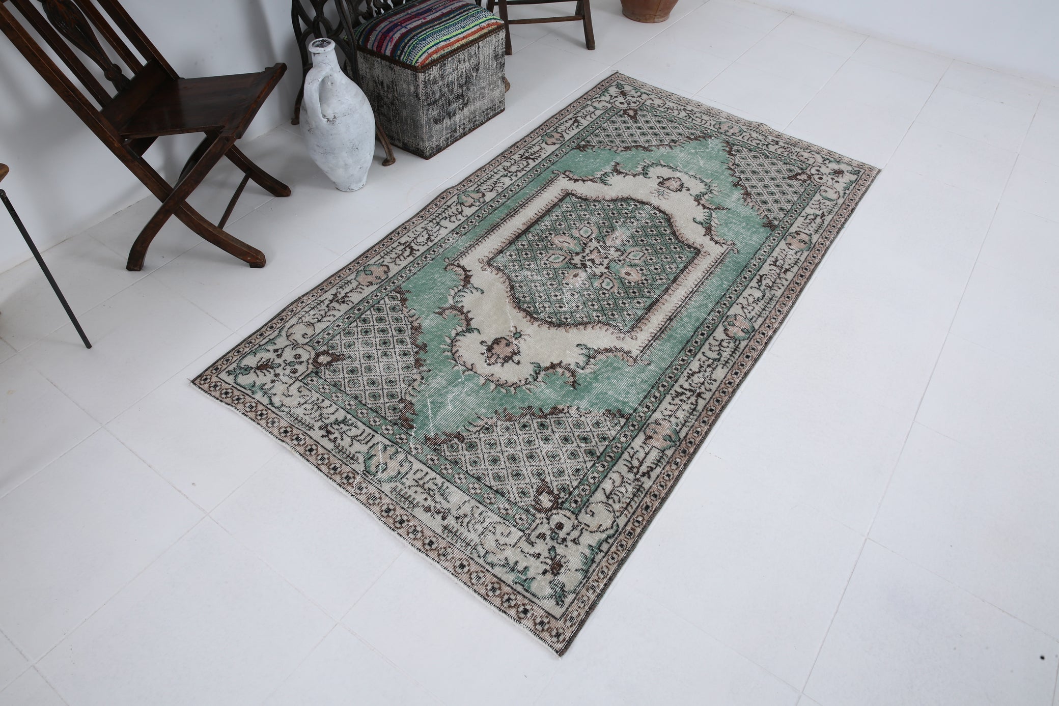 Turkish Vintage Rug  3'10" x 6'11" ft