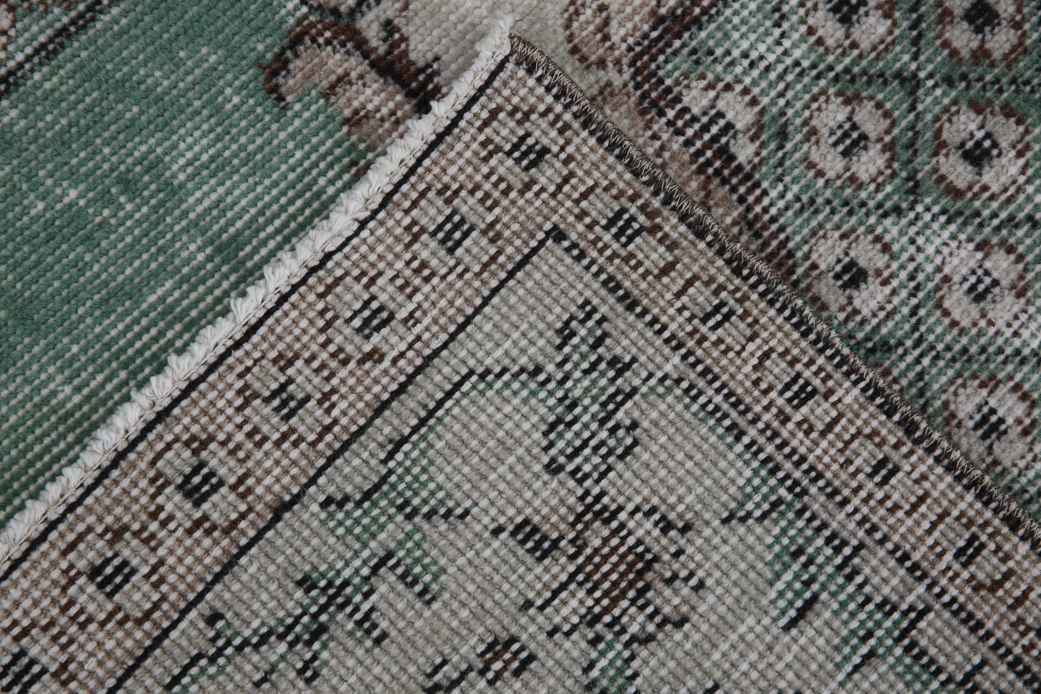 Turkish Vintage Rug  3'10" x 6'11" ft