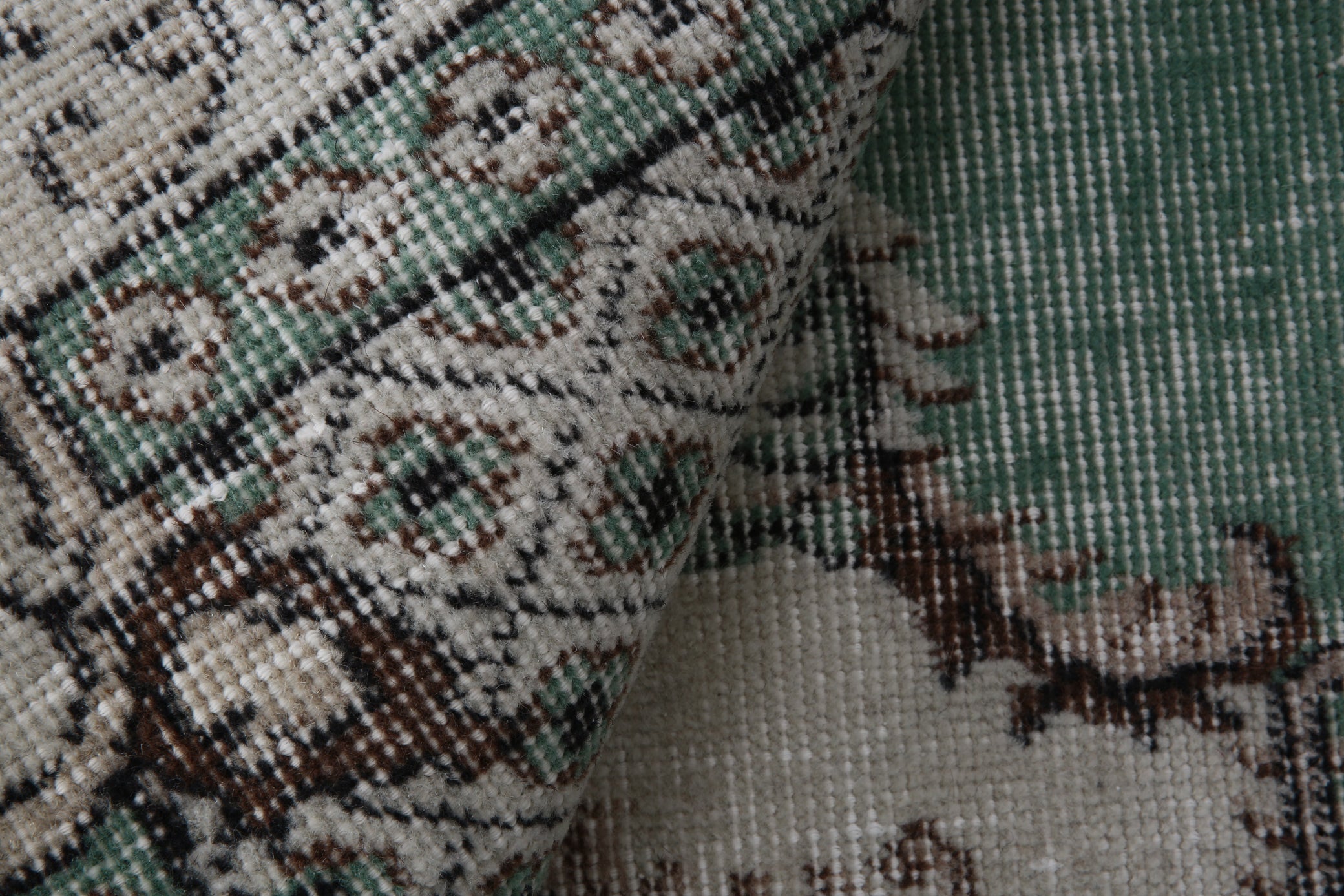Turkish Vintage Rug  3'10" x 6'11" ft