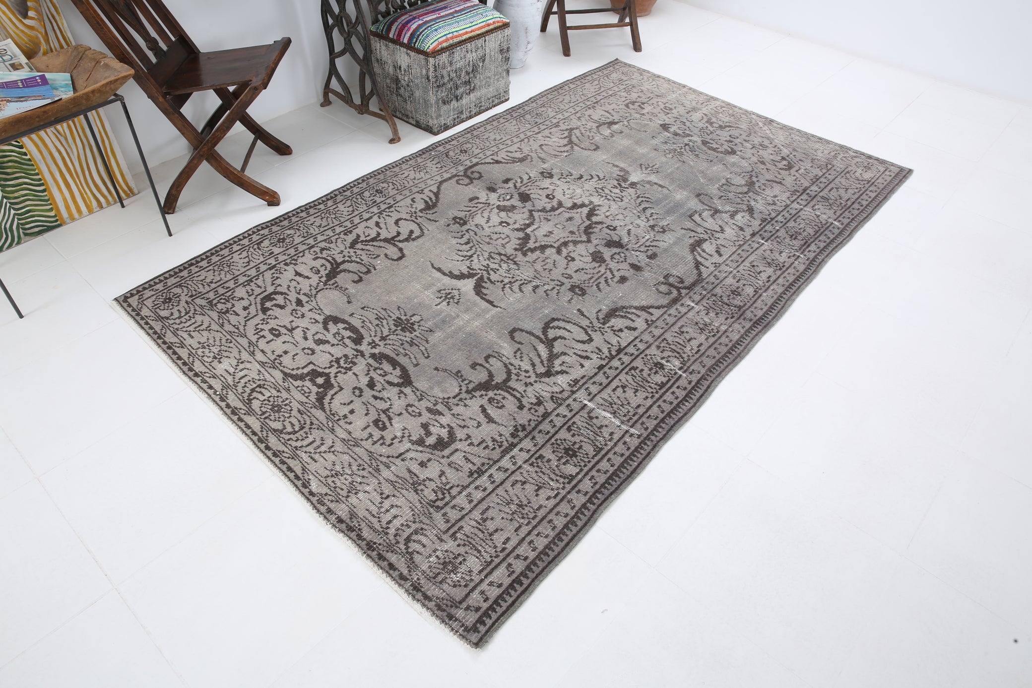 Turkish Vintage Rug  4'11" x 8'4" ft