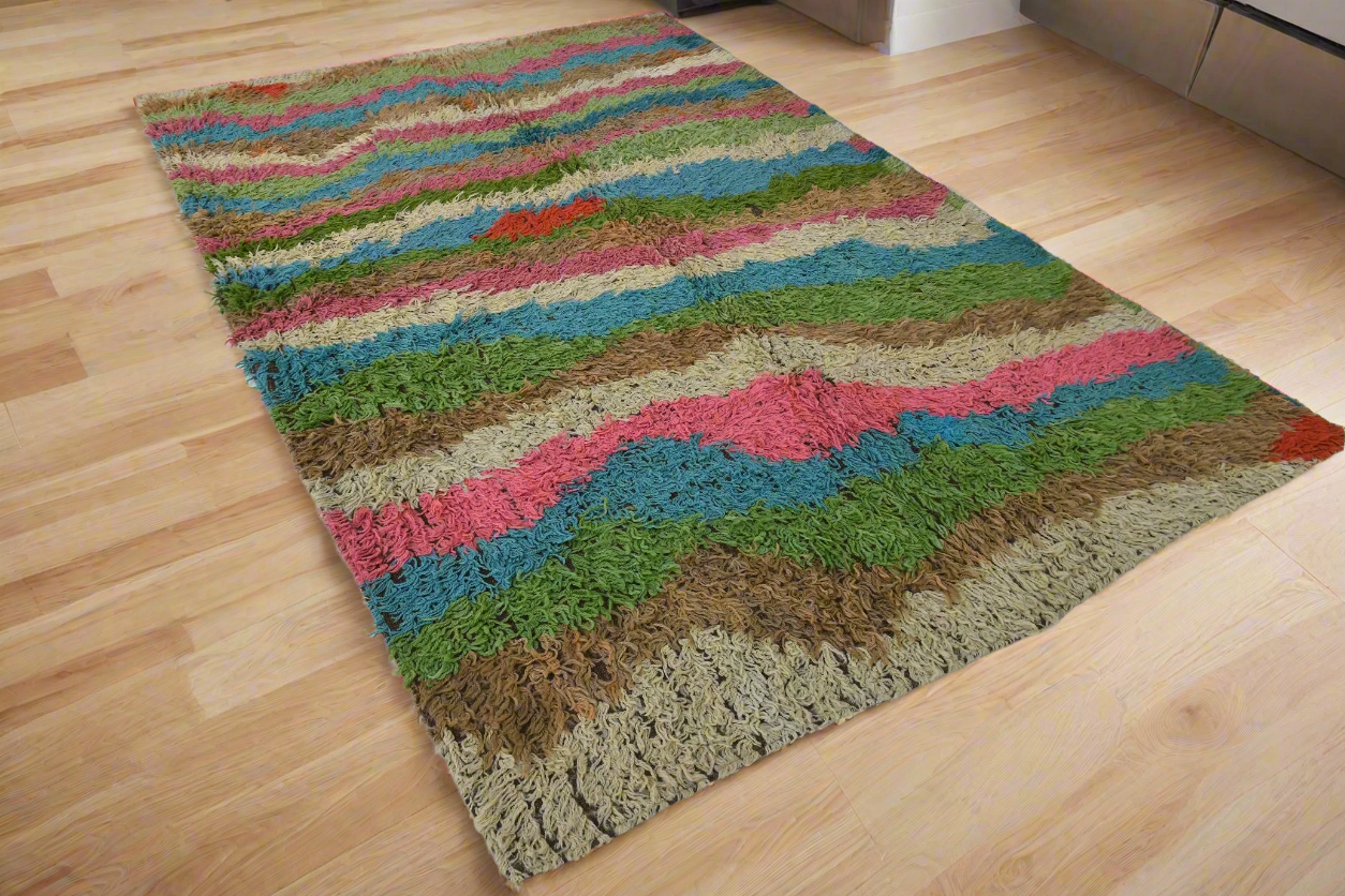 Hand-woven Long Pile Kilim Area Rug 6'9" x 10'1" ft, Green/Red/Blue