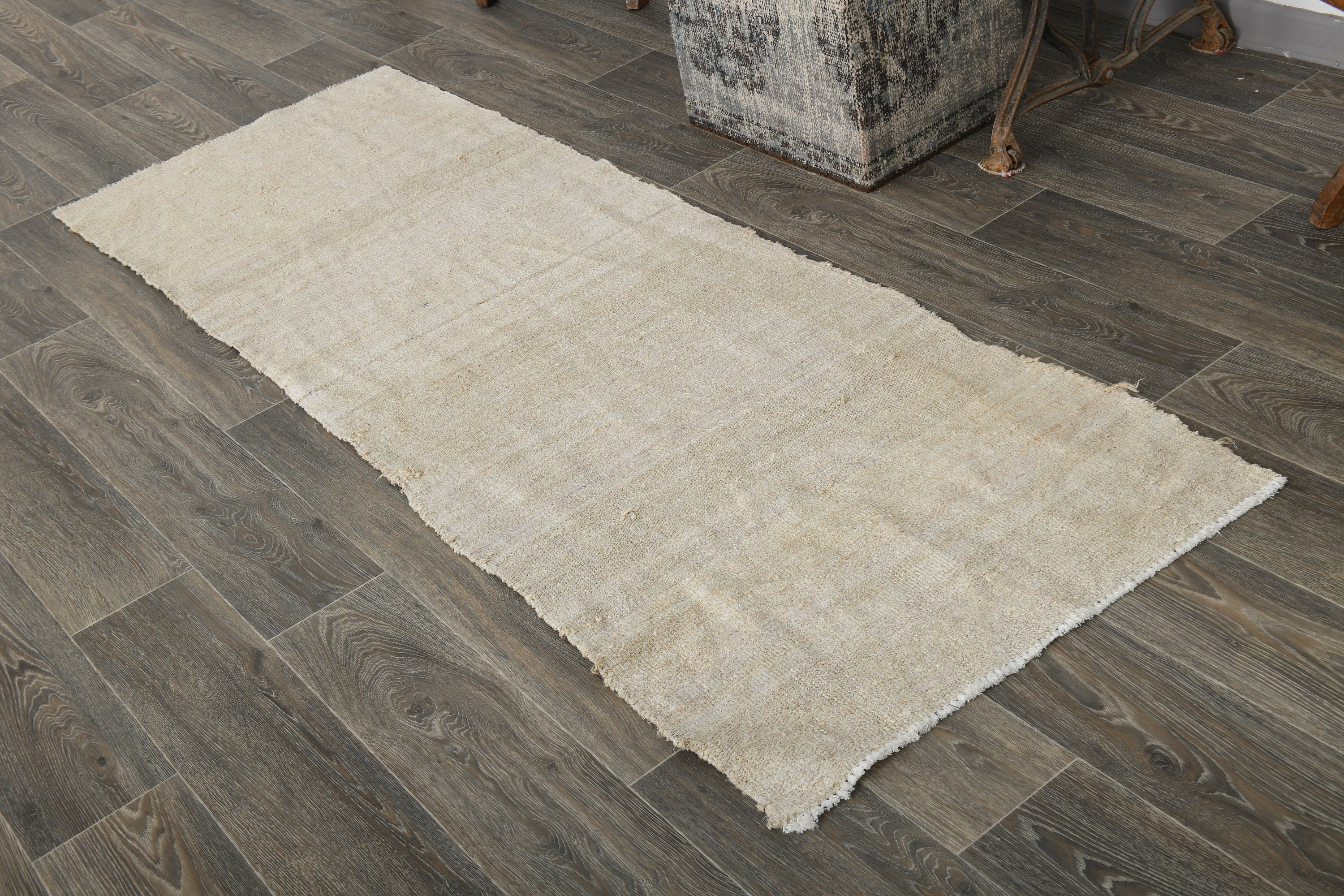 Modern Hemp Kilim 2’4’’ x 6’11’’ ft