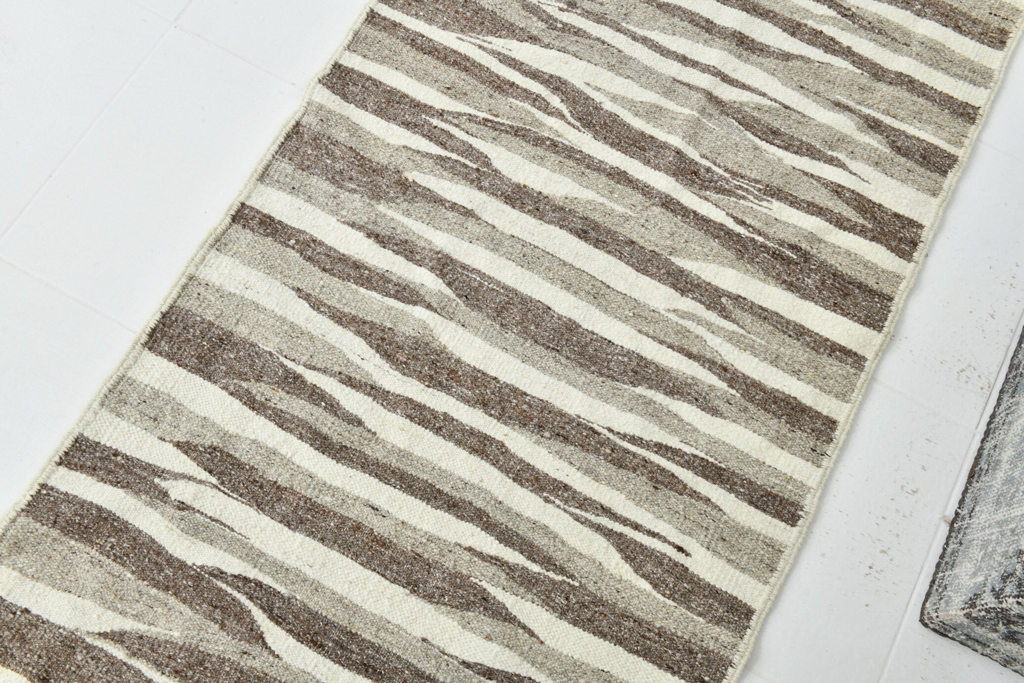 Modern Kilim Manzandaran 2’9’’ x 11’9’’ ft