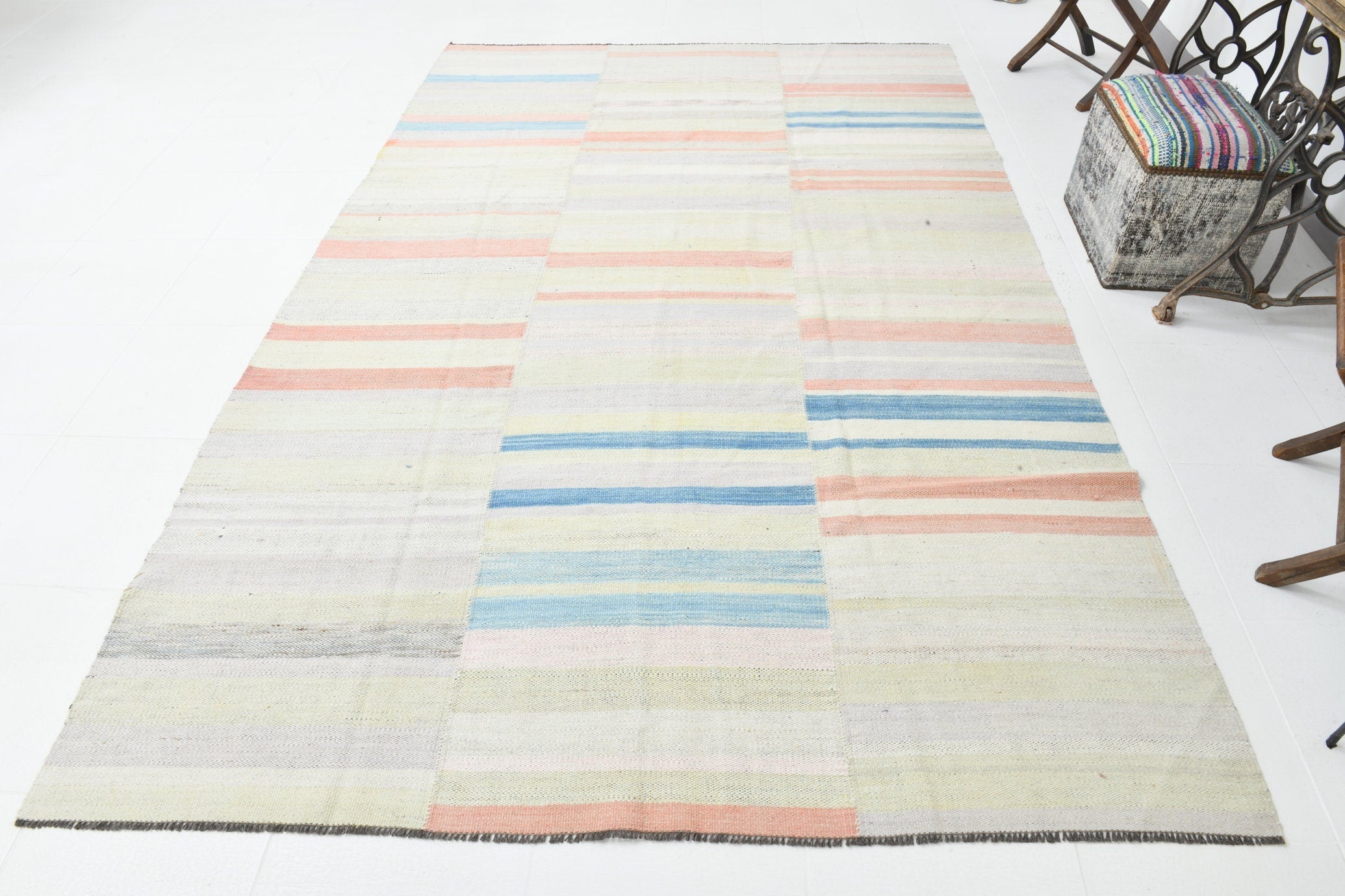 Modern Kilim Manzandaran 6'6" x 10'0" ft
